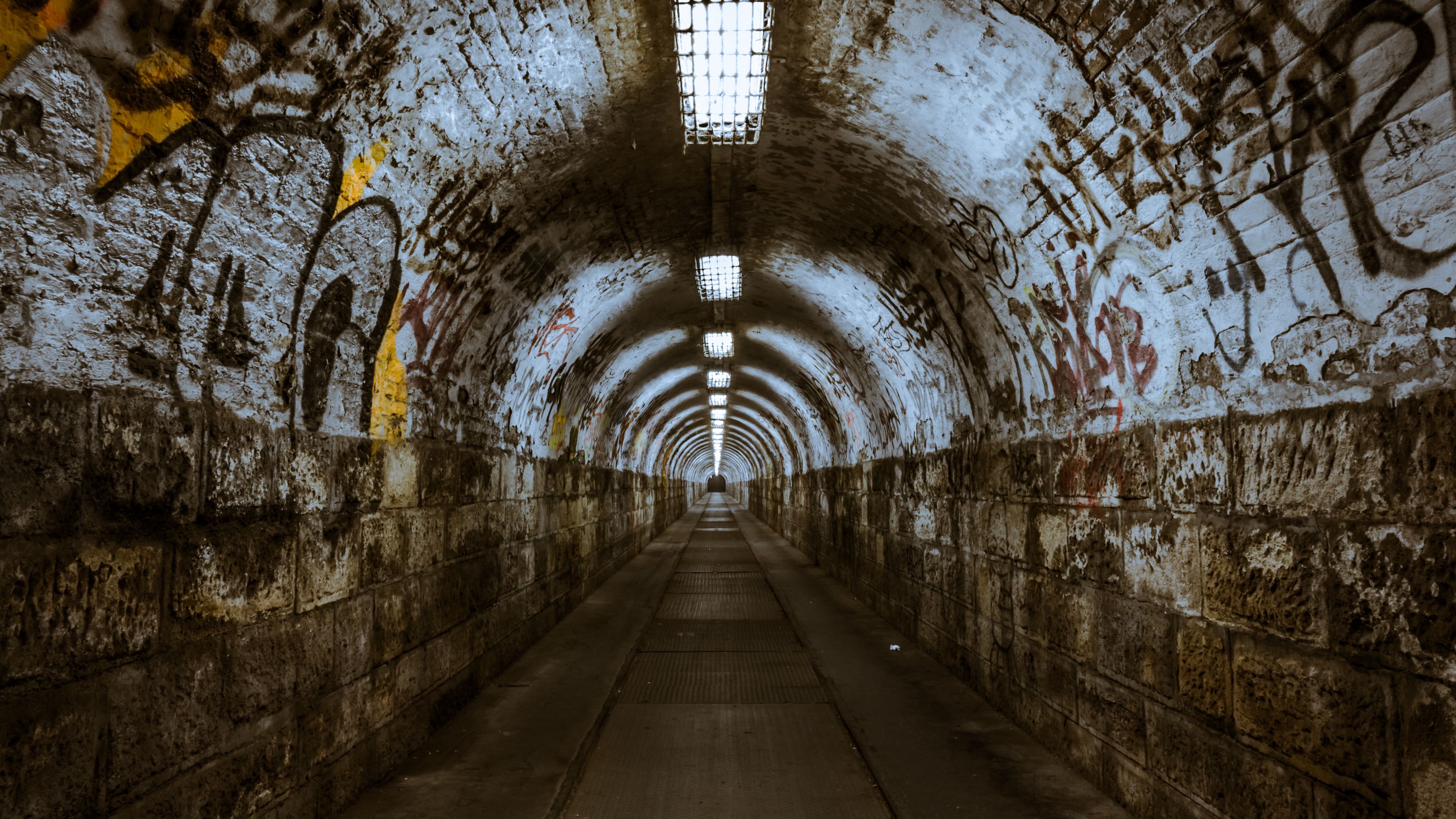 Tunnel Underground Urban Decay Graffiti 3840x2160