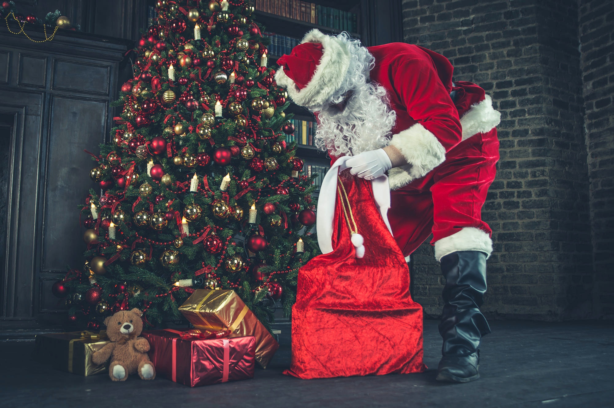 Gift Christmas Tree Santa 2000x1331