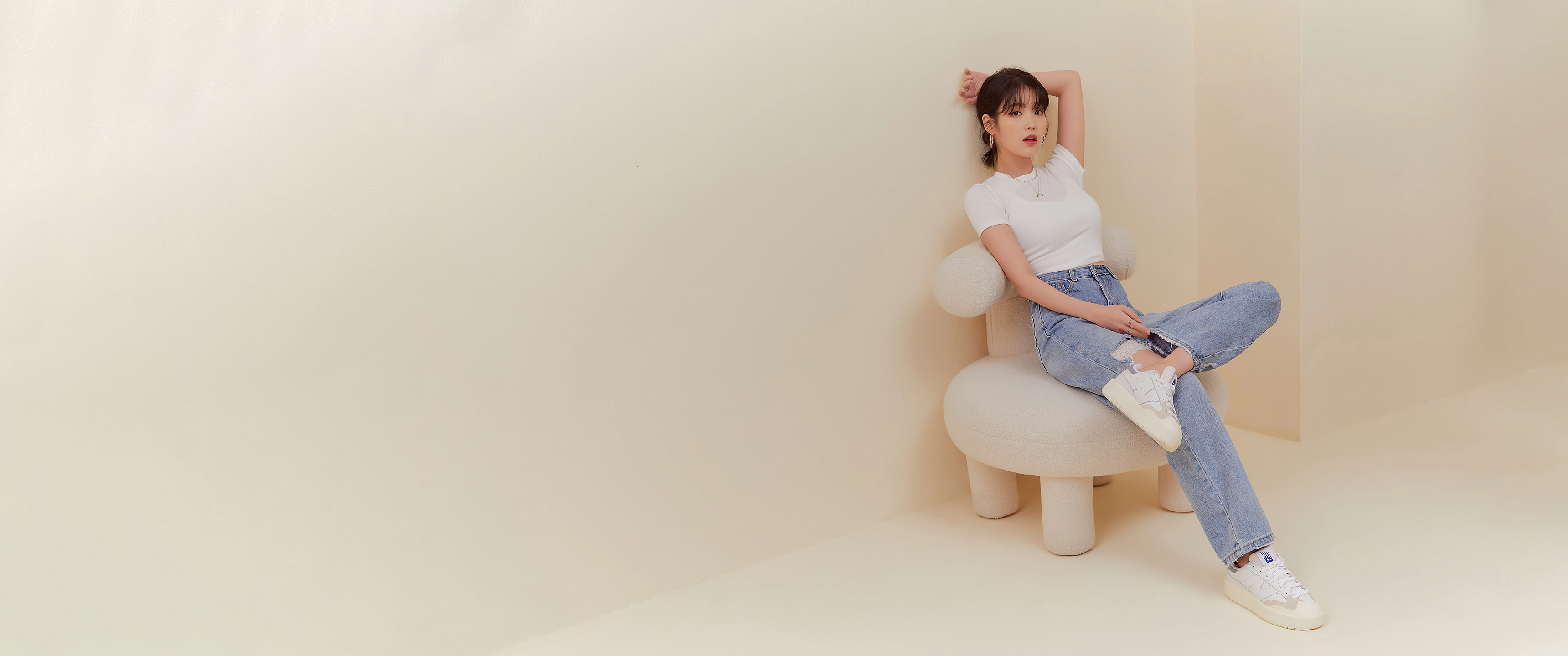 Lee Ji Eun K Pop Light Background Sneakers Jeans Chair 3440x1440