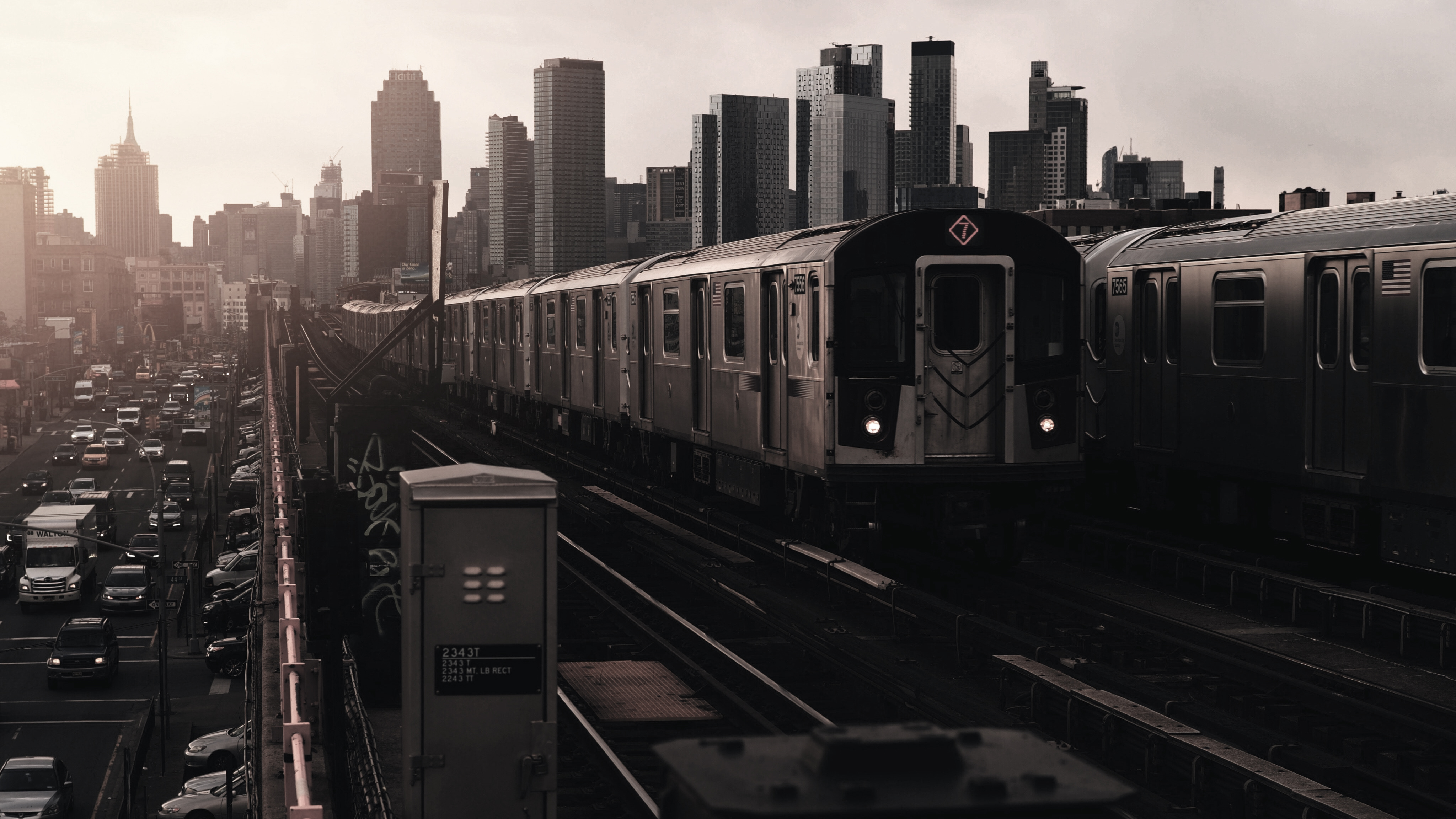 Luca Bravo Low Saturation Train Cityscape New York City 4096x2304