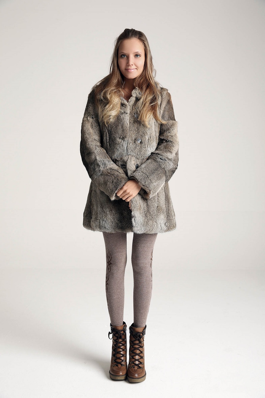 Model Women Fur Coats Grey Coat Brown Boots Boots Holding Hands Katya 900x1350