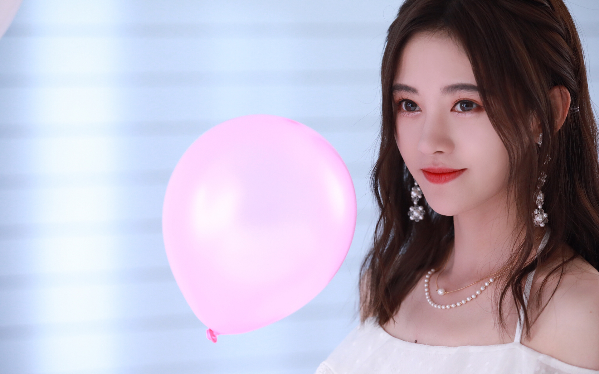 Kiku Ju Jingyi Actress Singer Women Chinese Asian Balloon Pearl Necklace Black Hair Lipstick 1920x1200