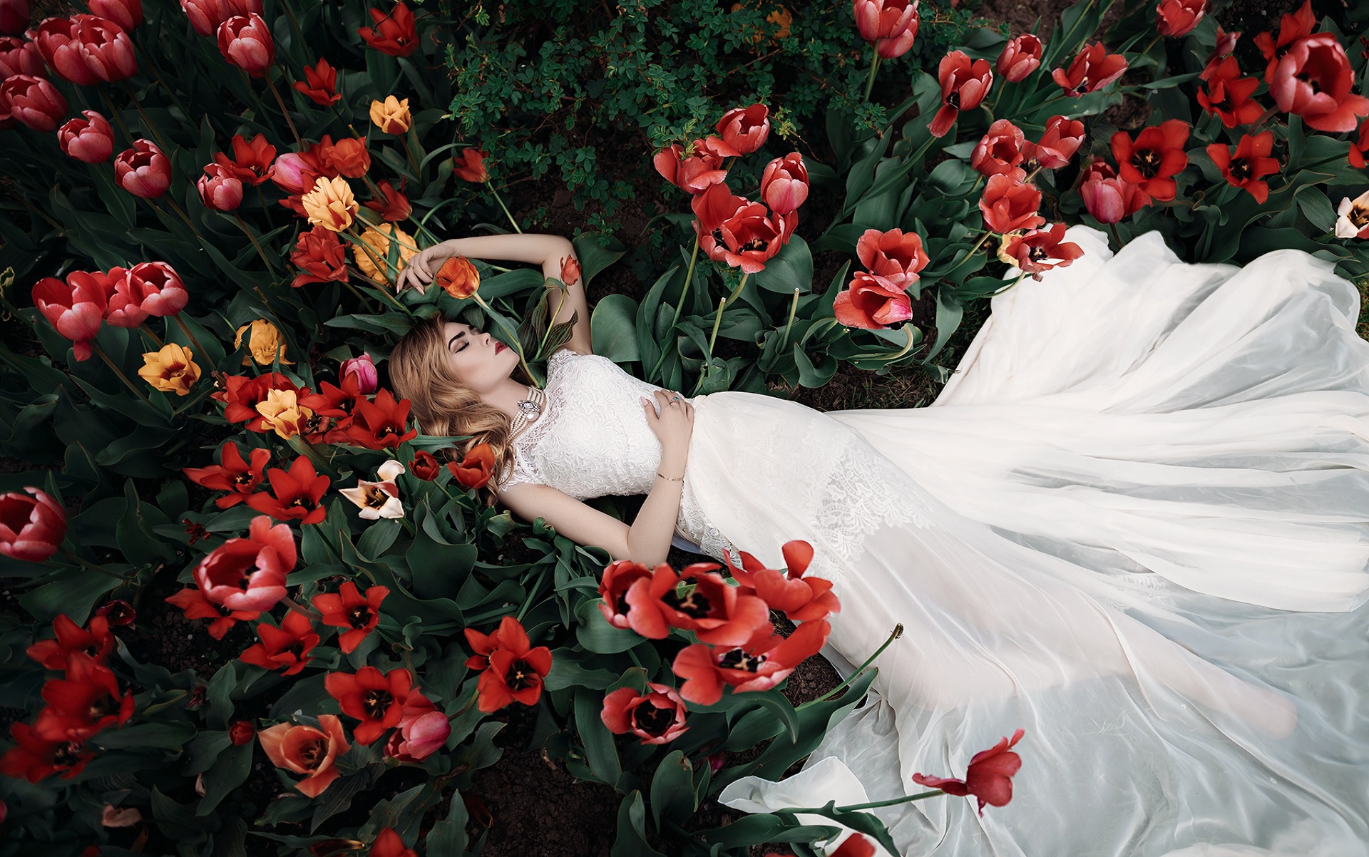 Lying Down Woman Model Girl Mood Wedding Dress White Dress Blonde Flower Red Flower Tulip 1920x1202