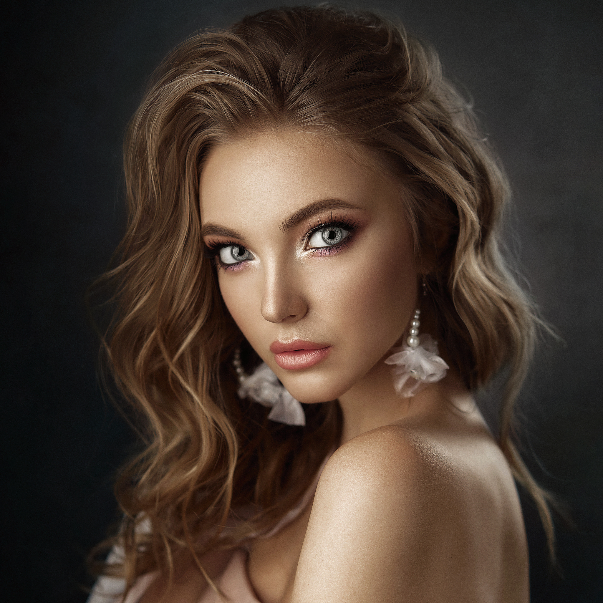 Ivan Kovalyov Women Brunette Wavy Hair Makeup Eyeliner Highlighter Earring Bare Shoulders Portrait S 2048x2048