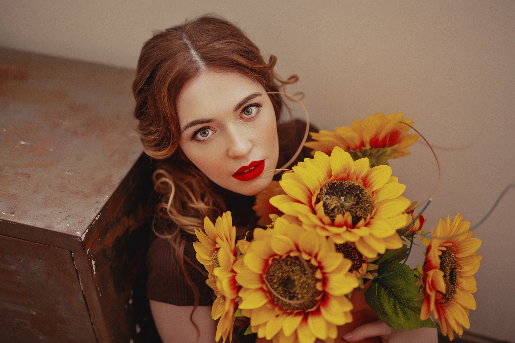 Woman Girl Redhead Sunflower Lipstick 2048x1365