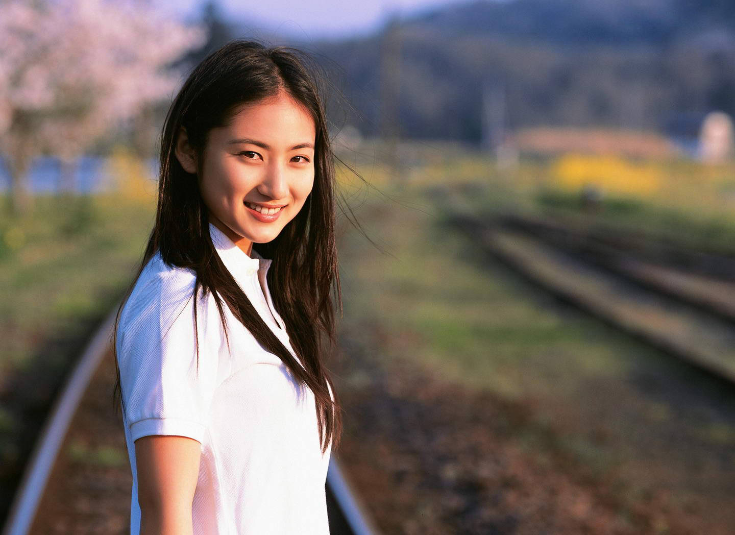 Women Actress Singer Women Outdoors Japanese Women Asian Railway Long Hair Looking At Viewer 1440x1048