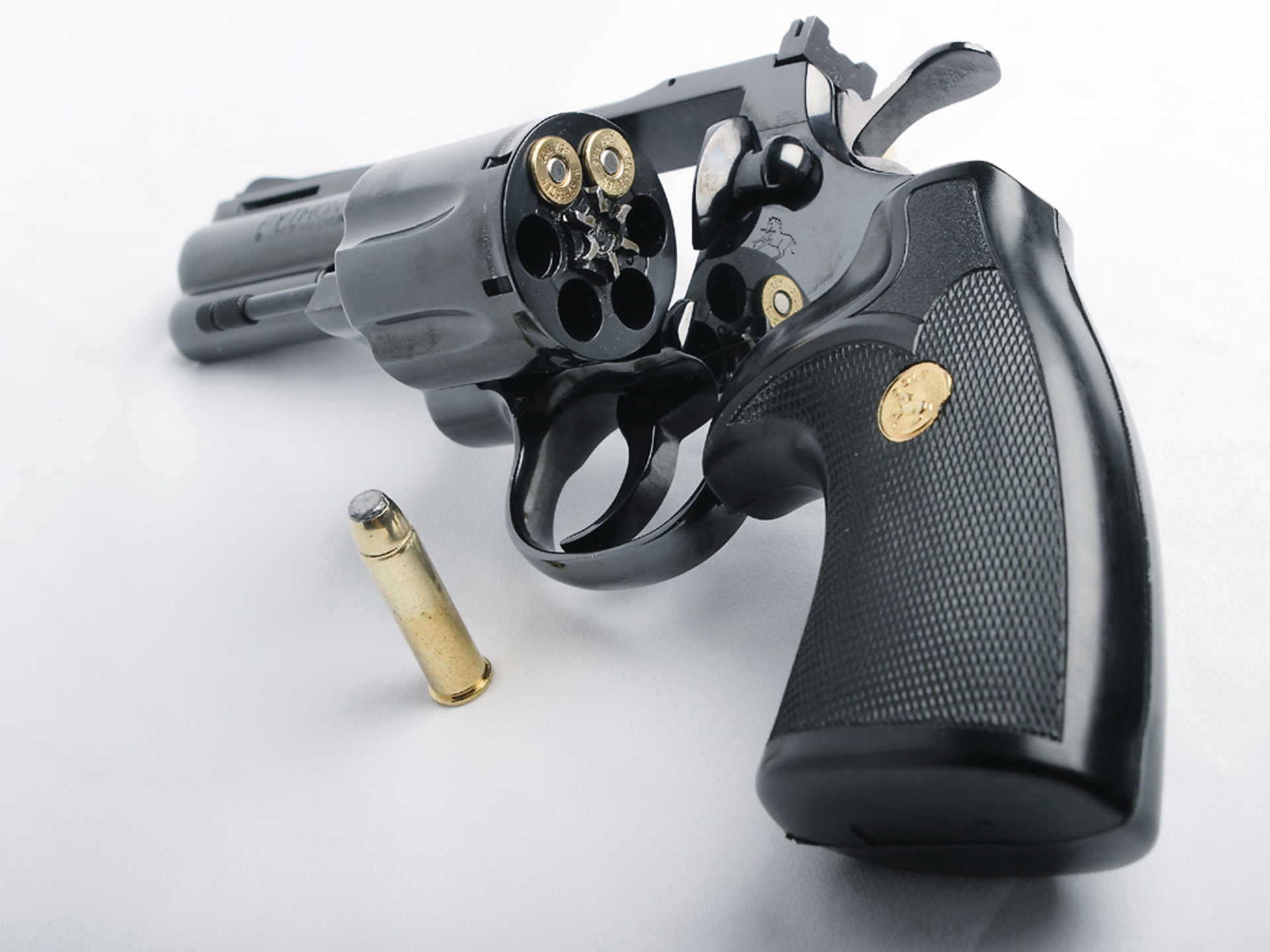 Weapons Colt Python Revolver 1920x1440