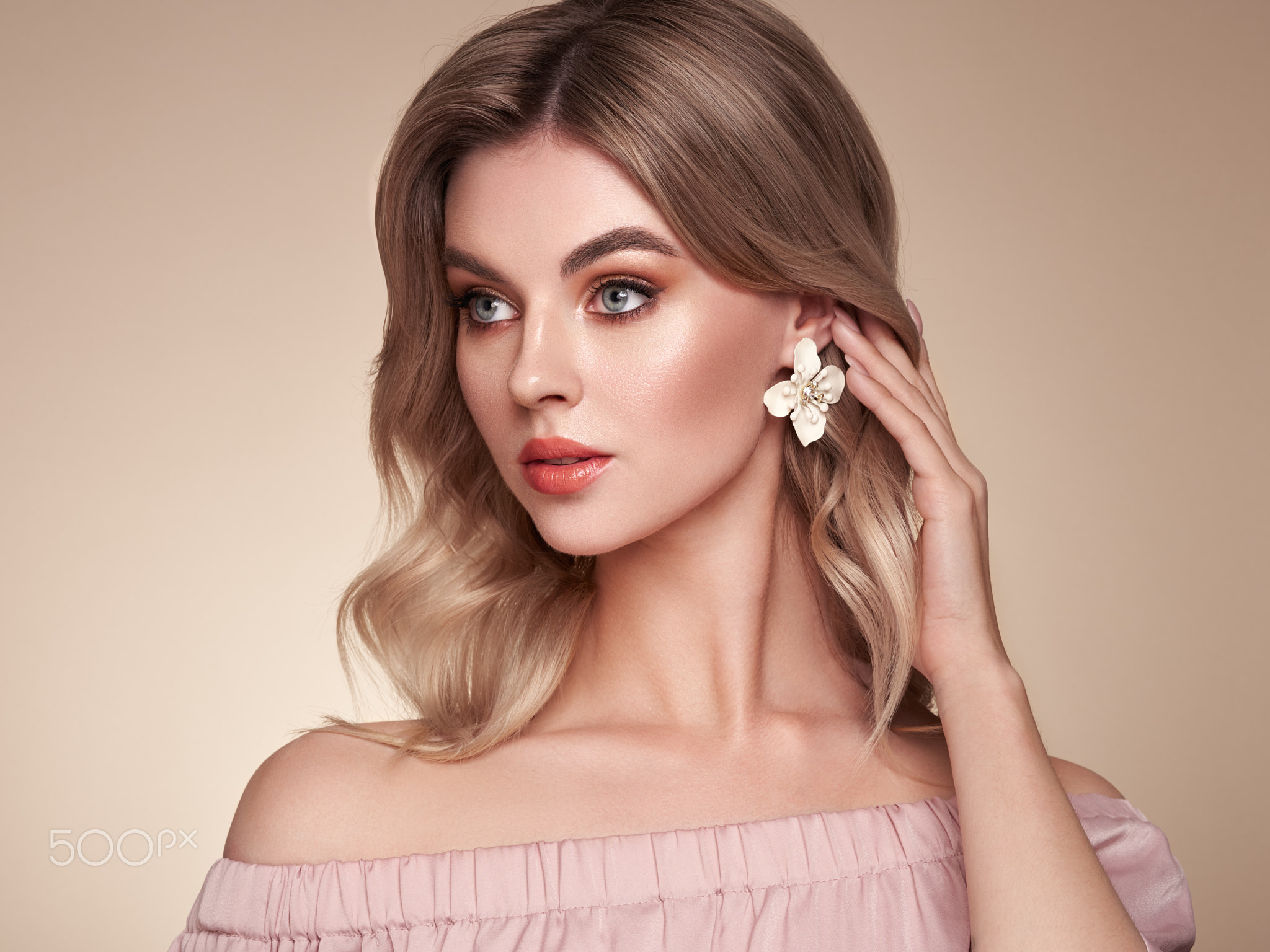 Oleg Gekman Women Blonde Makeup Looking Away Blush Lipstick Bare Shoulders Pink Clothing Simple Back 2048x1536
