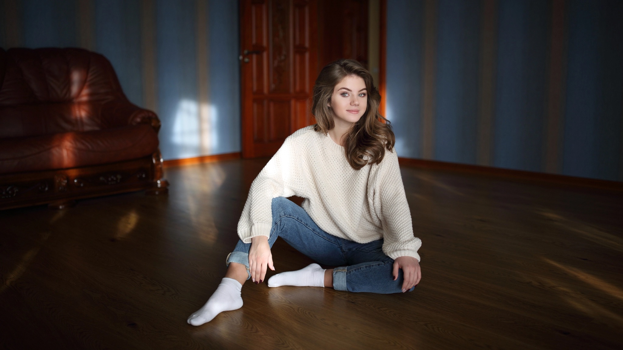 Model Women Sitting White Sweater Jeans Women Indoors Sweater 2048x1152