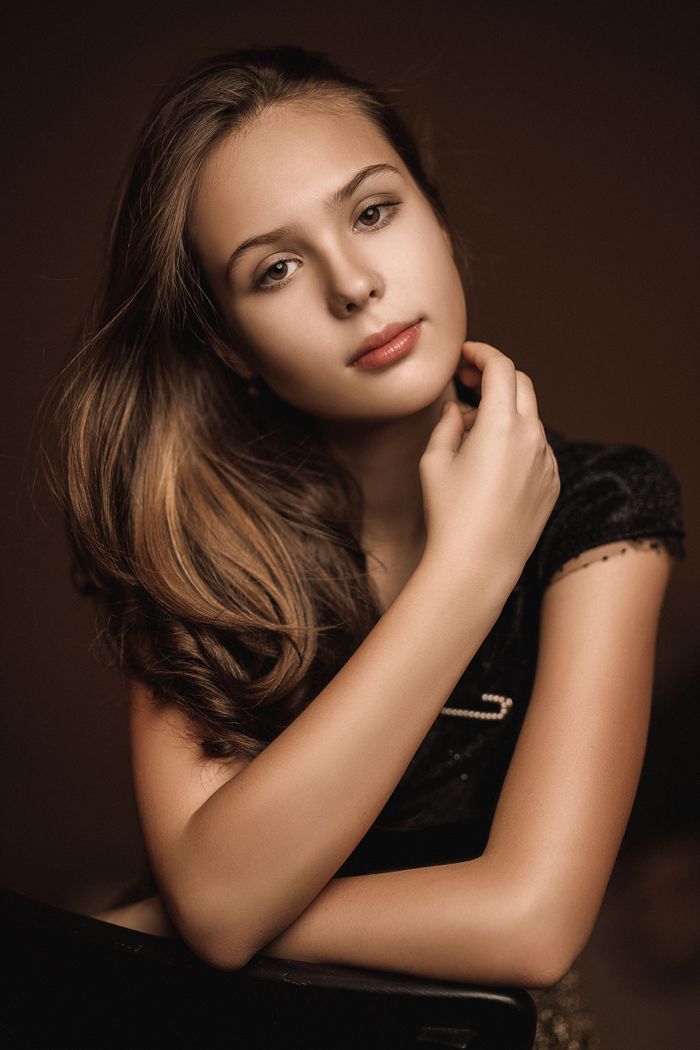 Vladimir Vasilev Women Brunette Long Hair Looking At Viewer Portrait Makeup Warm 1440x2160
