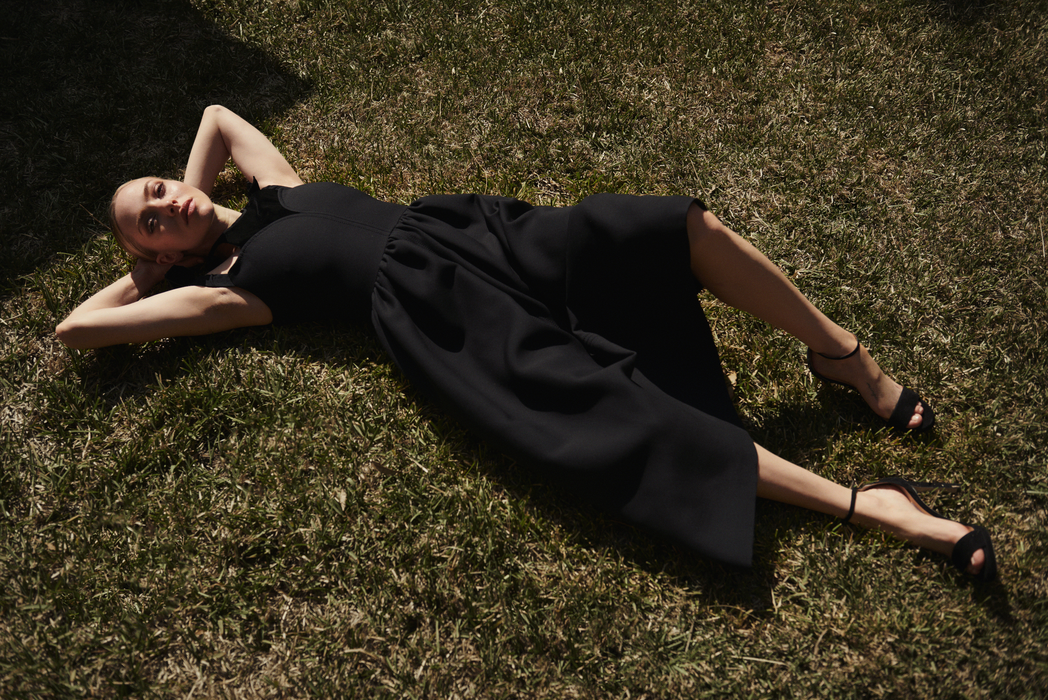 Actress American Black Dress Lying Down 4000x2672