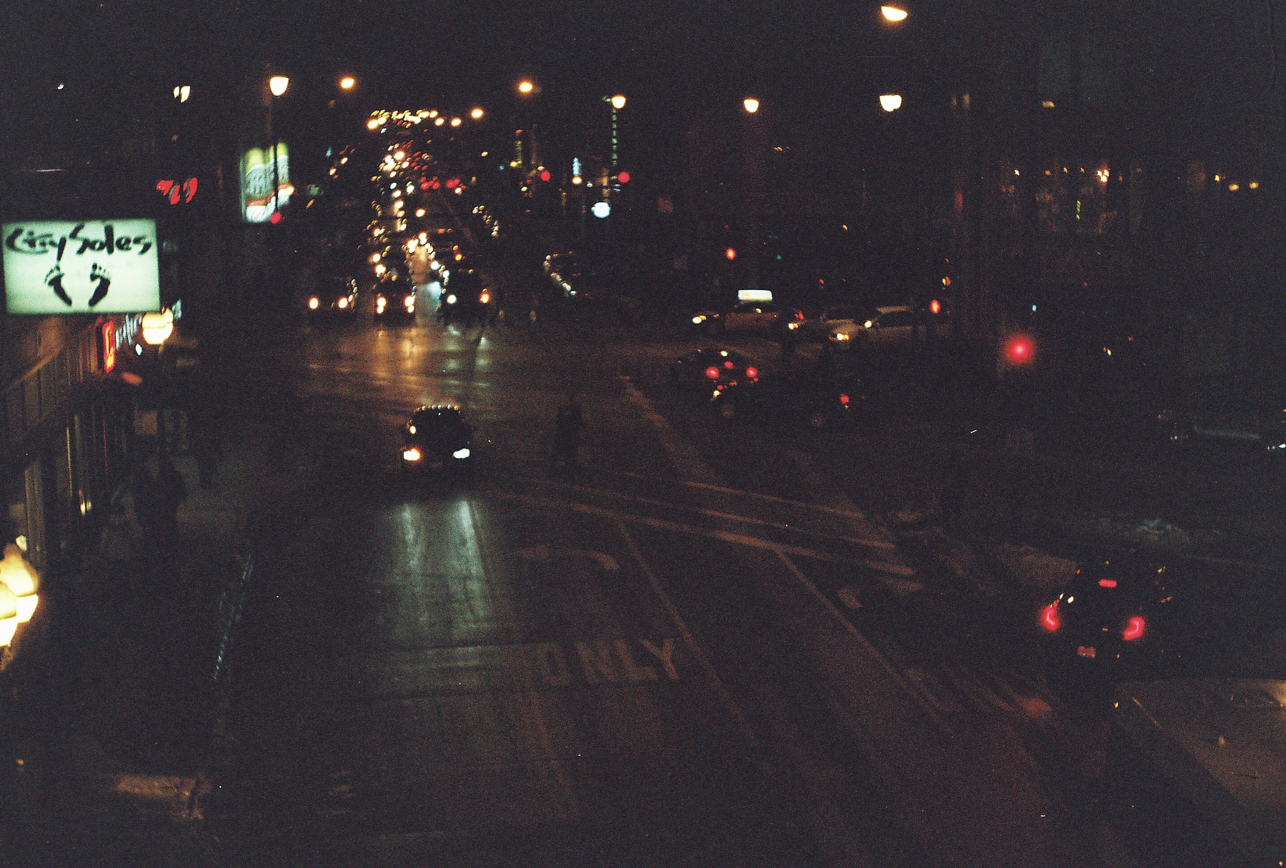Film Grain Traffic Bokeh City Night Car Dark 1800x1215