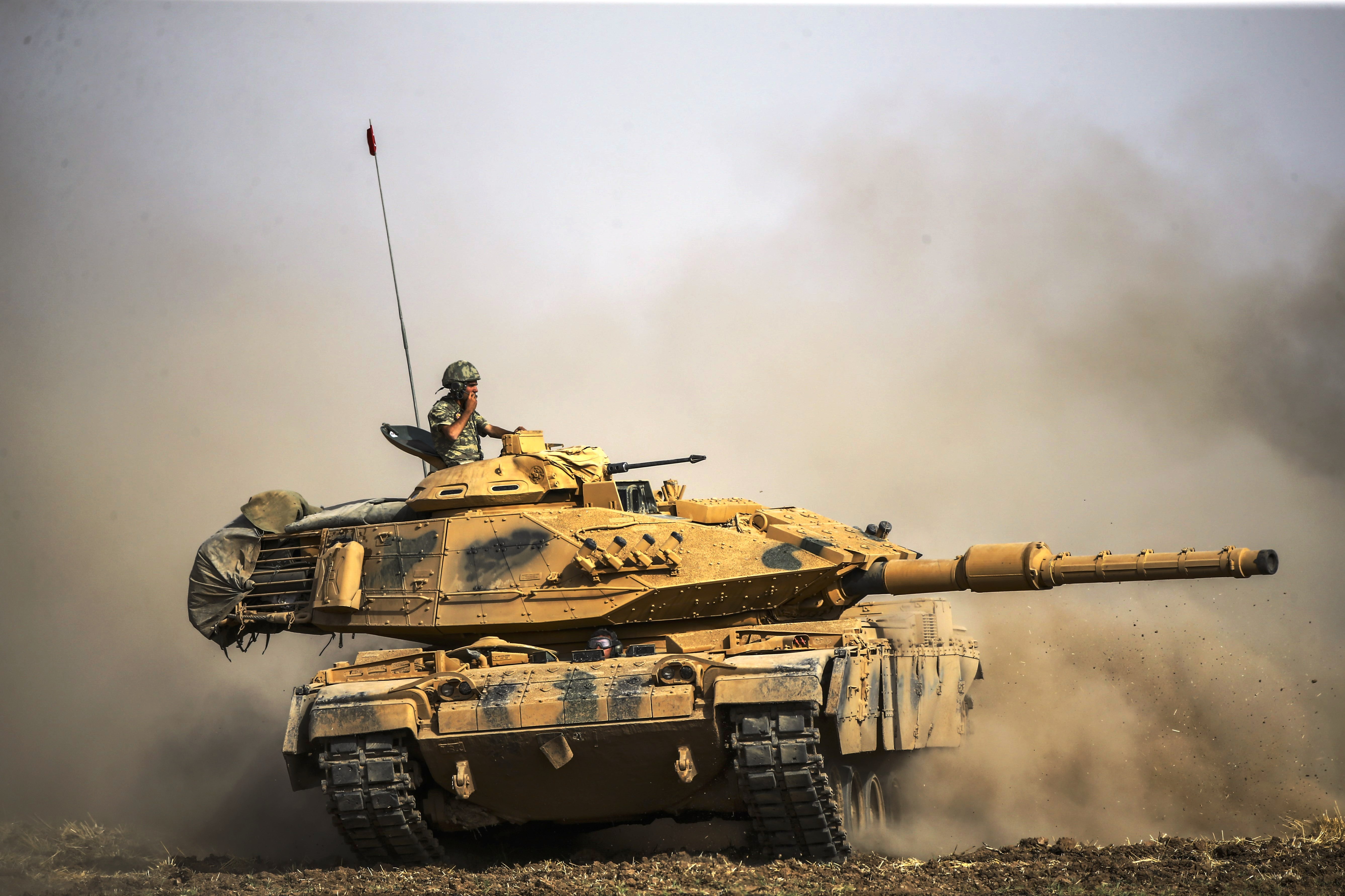 Military Tank 5350x3567