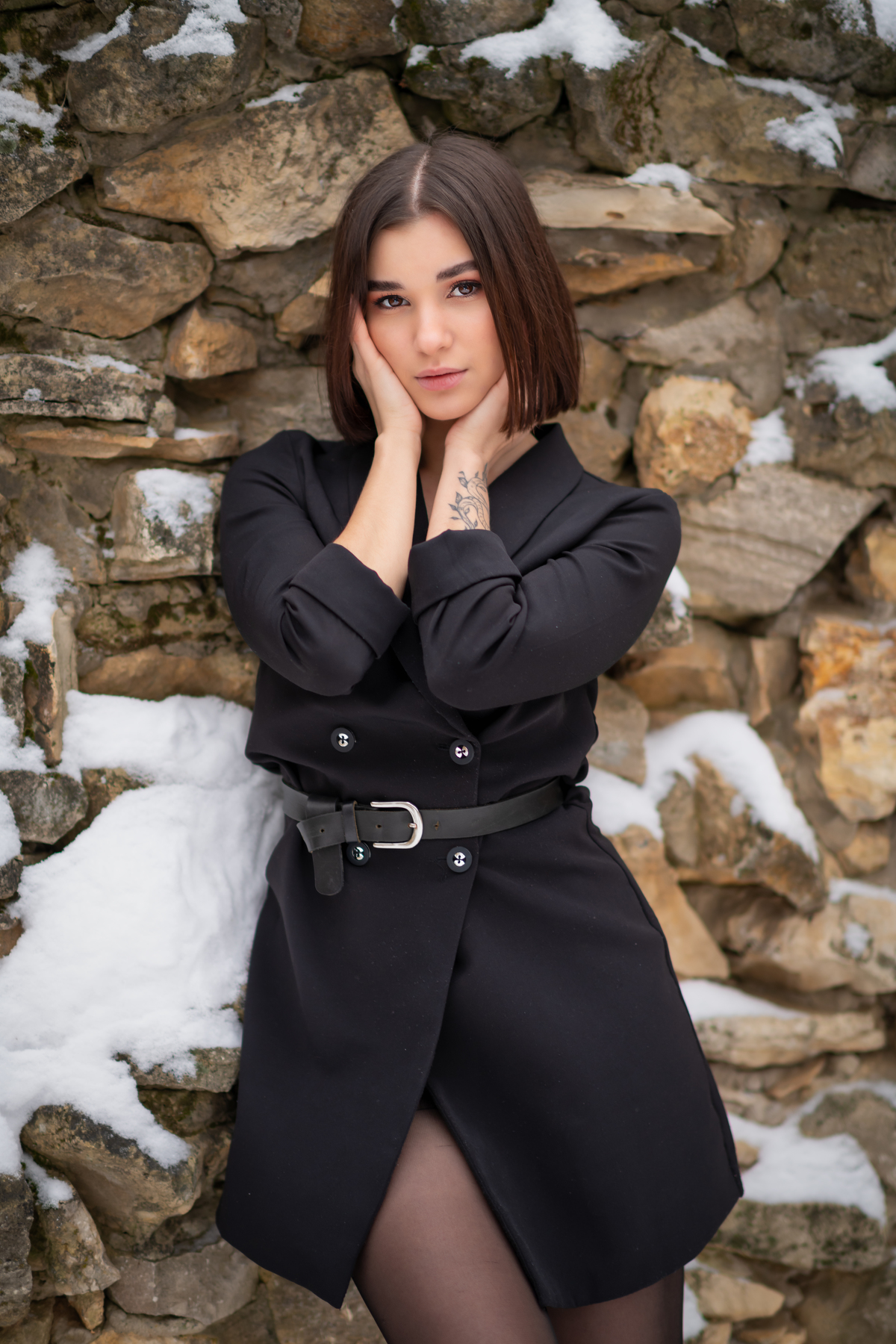 Model Portrait Women Outdoors Hand On Face Black Belt Shoulder Length Hair Black Coat Coats Short Ha 1200x1800