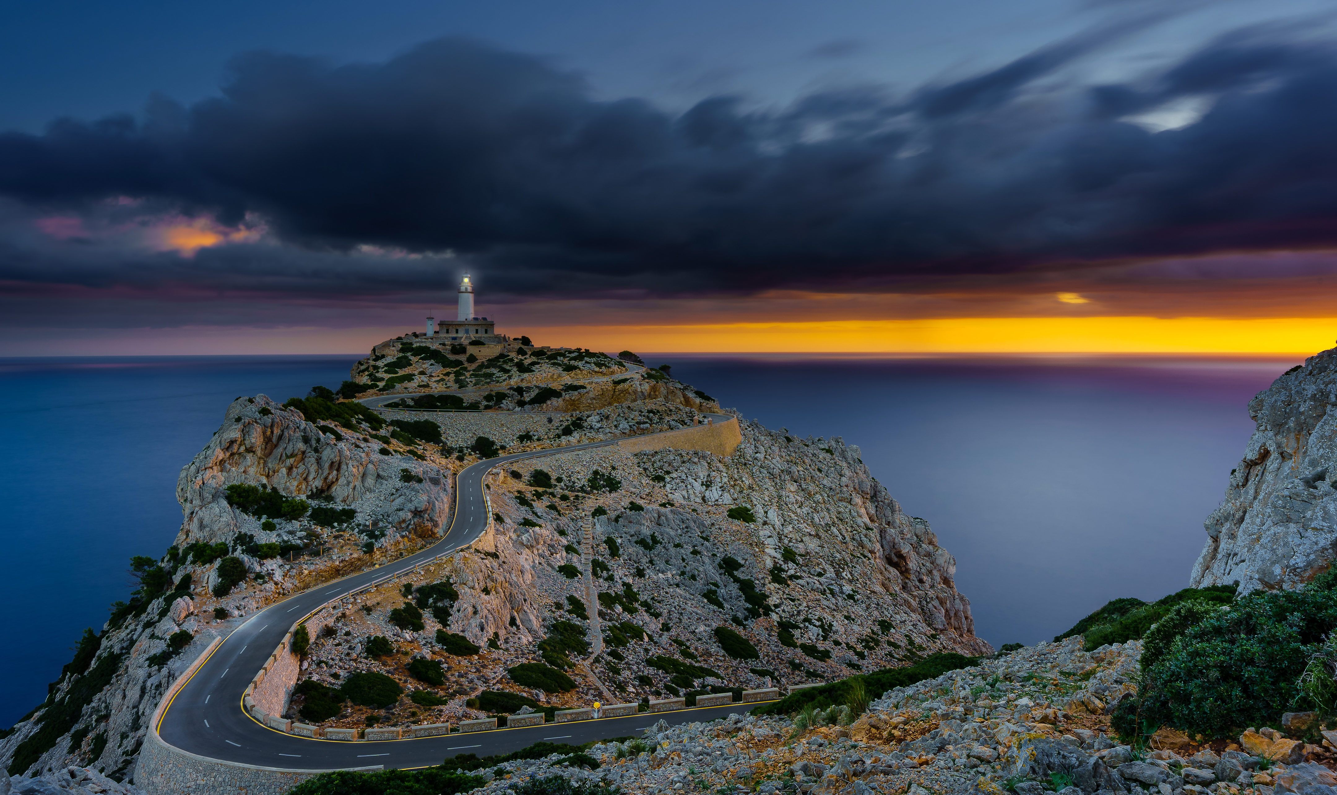 Horizon Lighthouse Ocean Road Spain 4320x2570