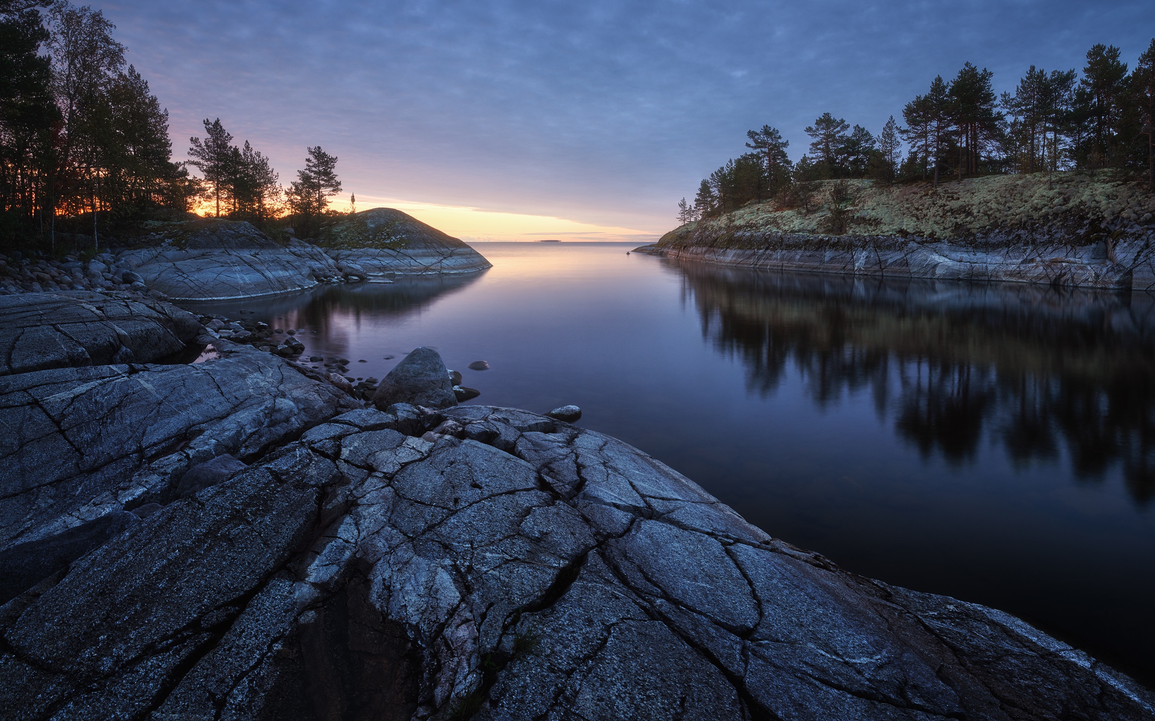 Nature Stone Lake Ladoga 2250x1406