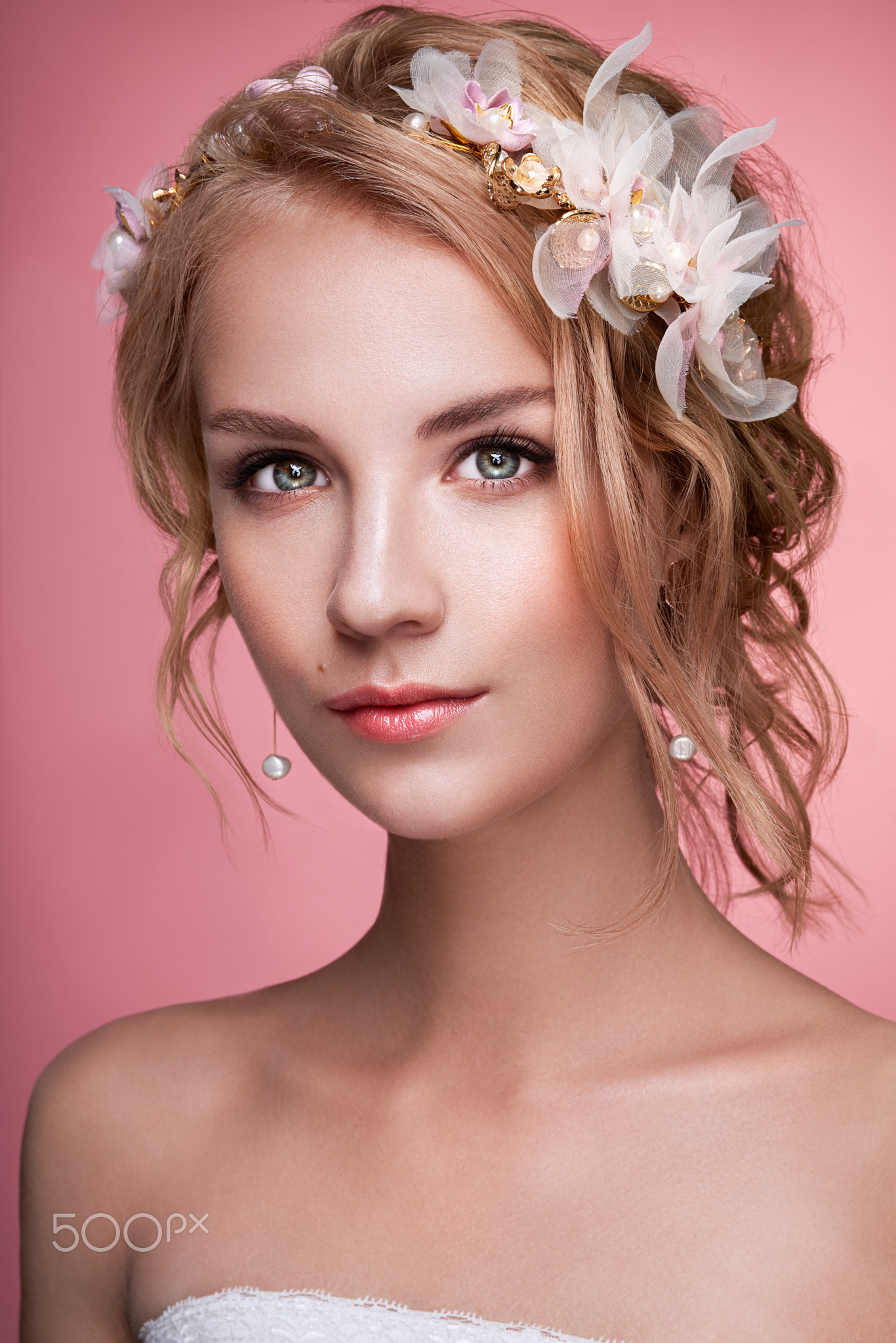 Oleg Gekman Women Blonde Makeup Hair Accessories Glamour Bare Shoulders Portrait Simple Background P 1366x2048