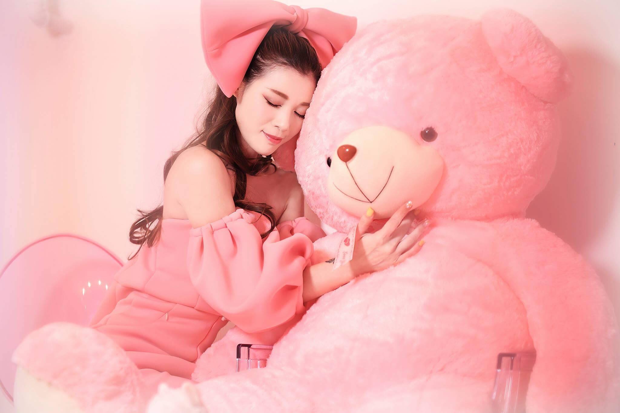 Model Pink Teddy Bear Stuffed Animal Brunette Bow Clothing 2048x1365