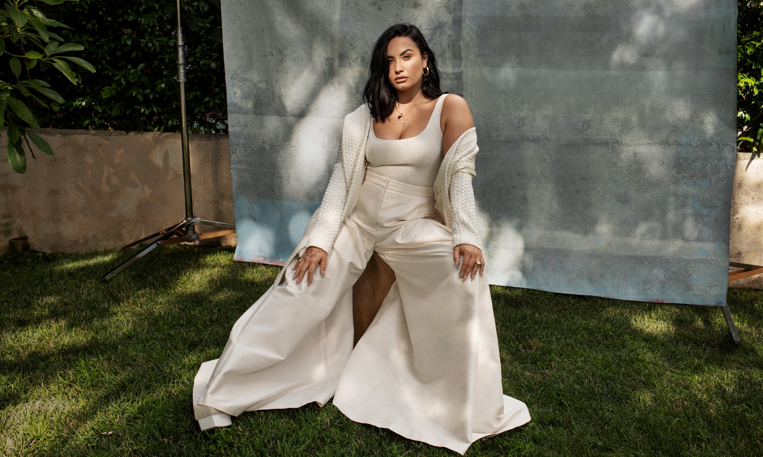 Demi Lovato Women Celebrity Singer Sitting White Dress Brunette 2880x1728