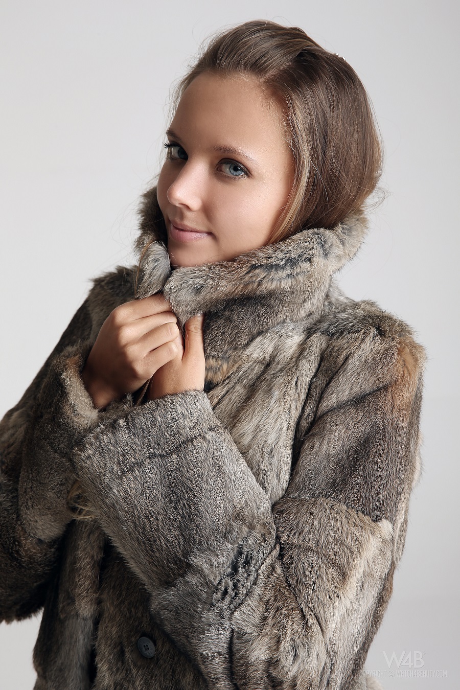 Fur Women Fur Coats Smiling Wallpaper - Resolution:900x1350 - ID ...