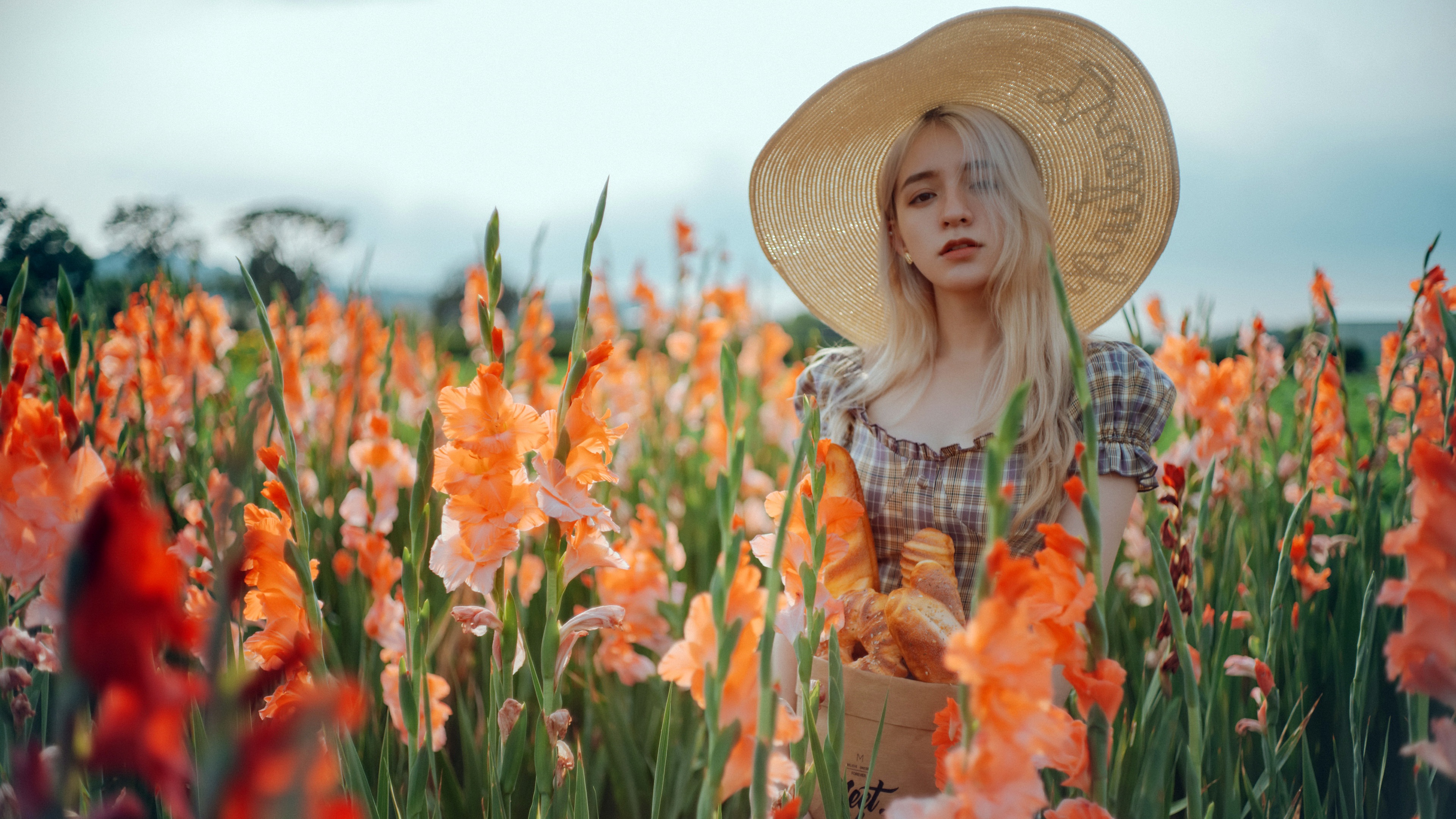 Women Model Women Outdoors Hat Field Flowers Plants Women With Hats Food Bread Hair Over One Eye Ora 3840x2160