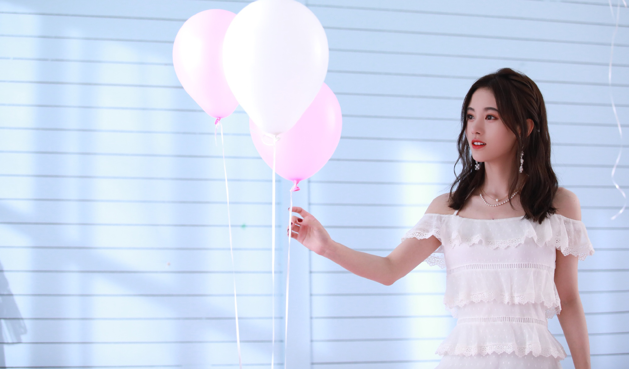 Kiku Ju Jingyi Actress Singer Women Chinese Asian White Skirt Balloon Lipstick Black Hair Pearl Neck 2000x1173