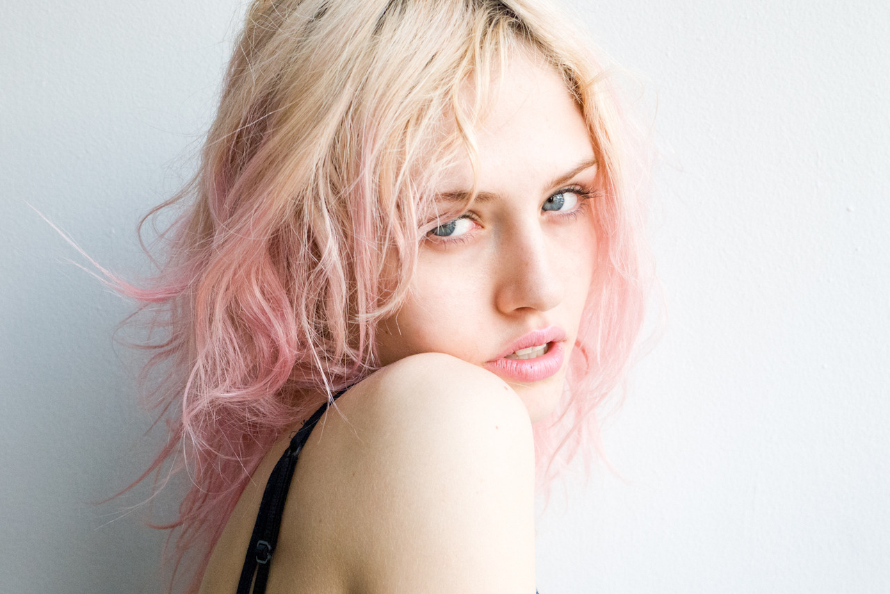 Charlotte Free Women Model Pink Hair 1280x855