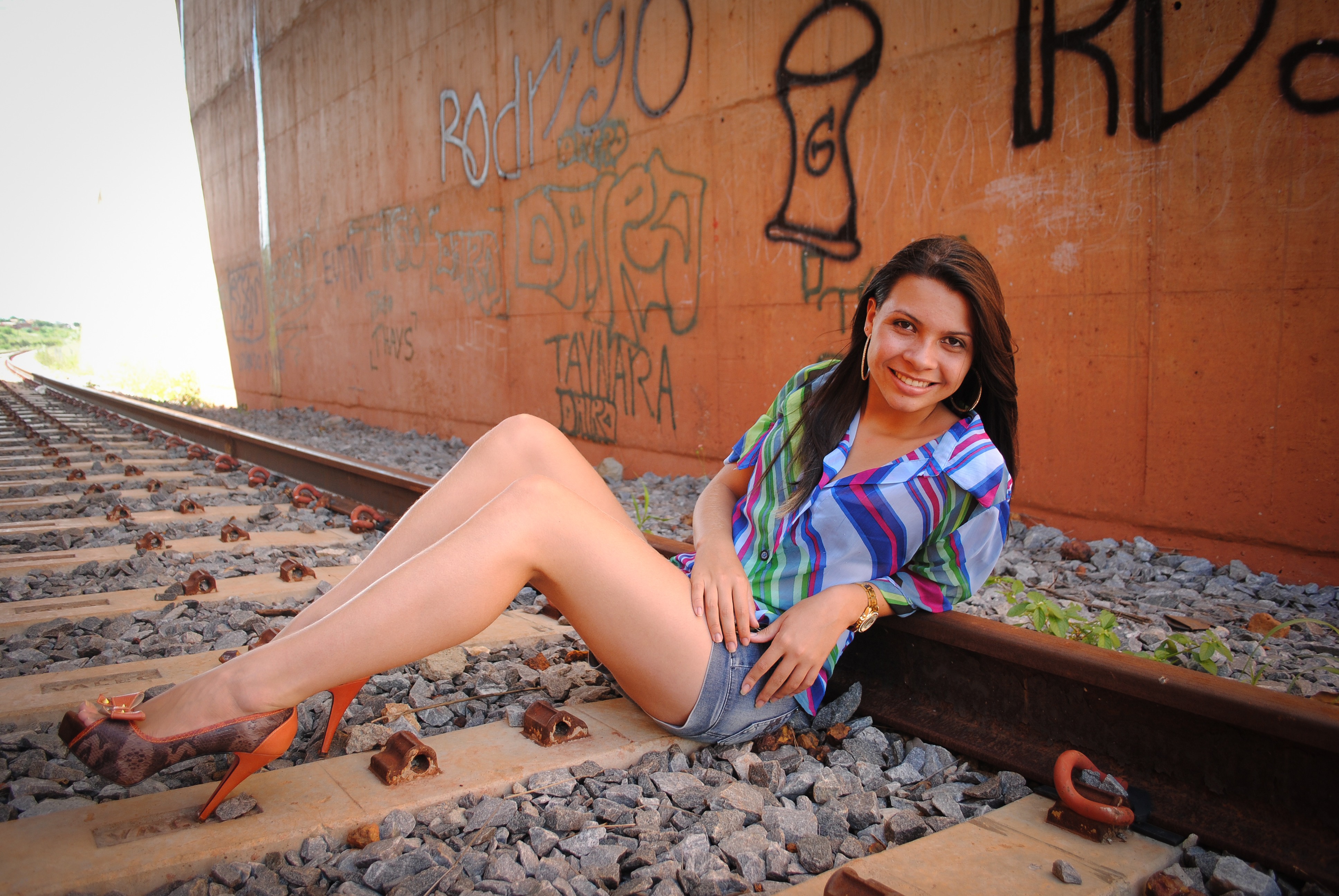 Model Legs Graffiti Railroad Track Smile High Heels Hoop Earrings Latinas 3872x2592
