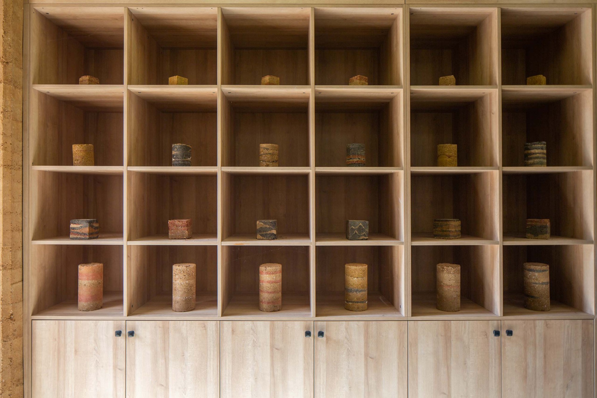 Rammed Earth Library Shelves 2000x1334