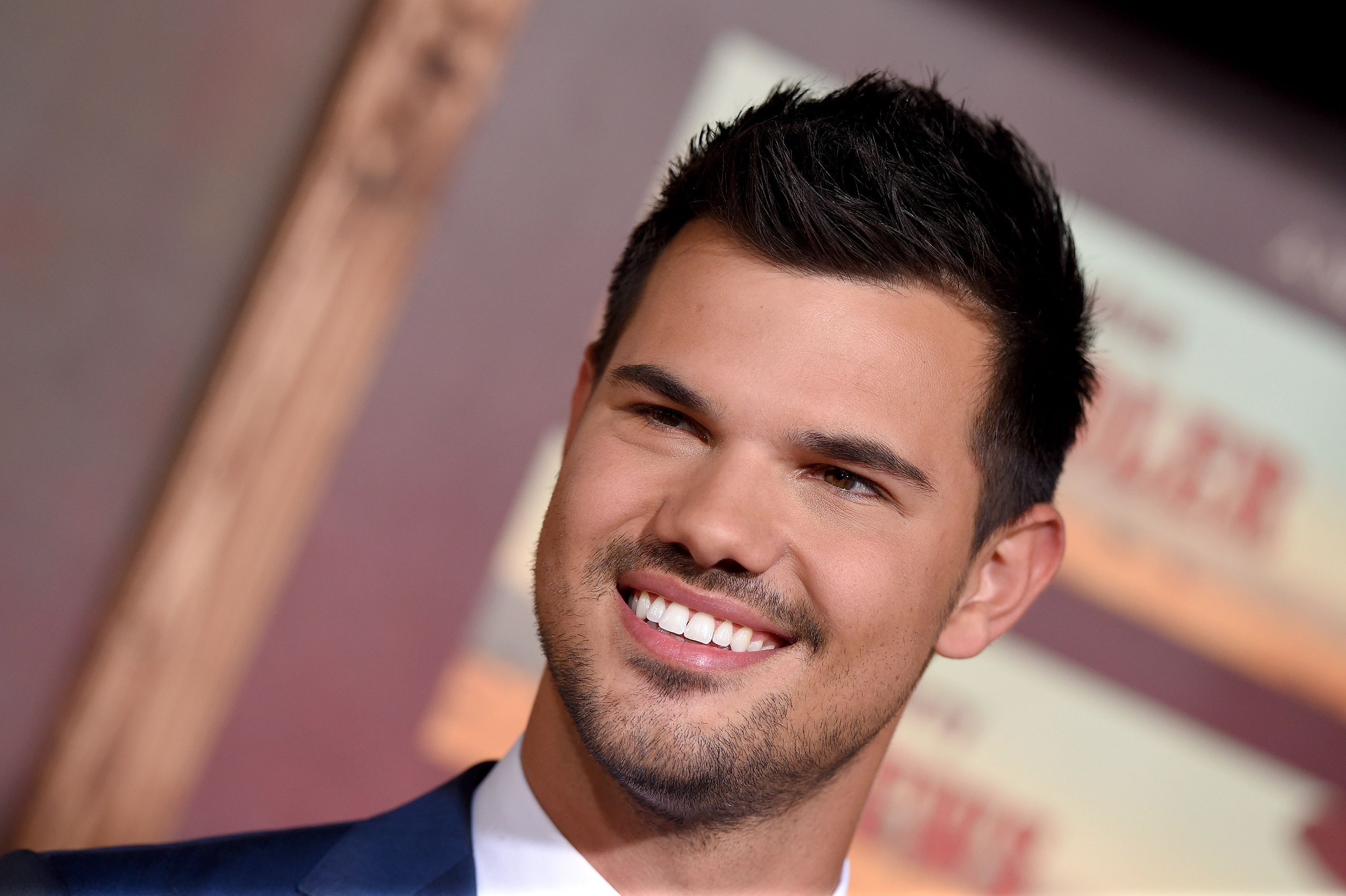 Celebrity Taylor Lautner 2560x1703