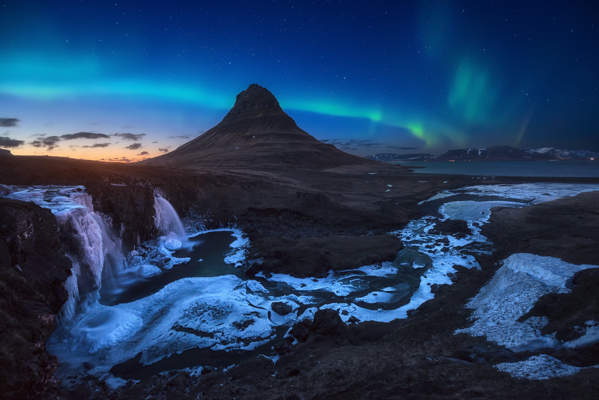 Iceland Night 2048x1367