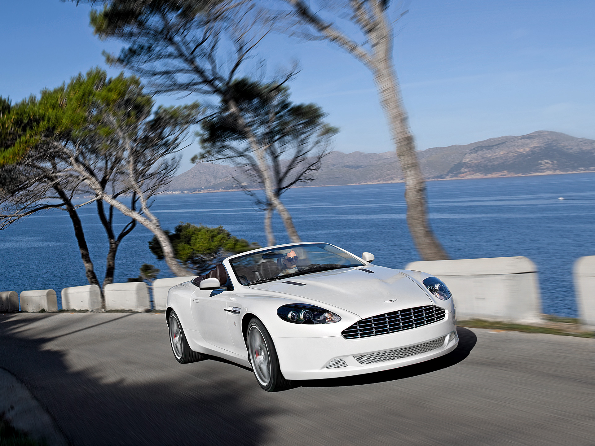 Aston Martin 1920x1440