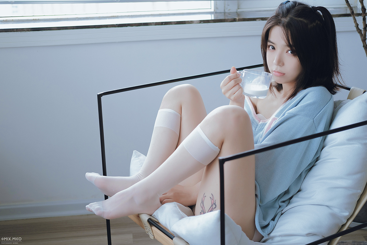 Model Asian Chinese Model Women Tattoo Sitting Feet Socks Legs Pale  Brunette Dark Hair Black Hair Lo Wallpaper - Resolution:1280x853 -  ID:1289829 