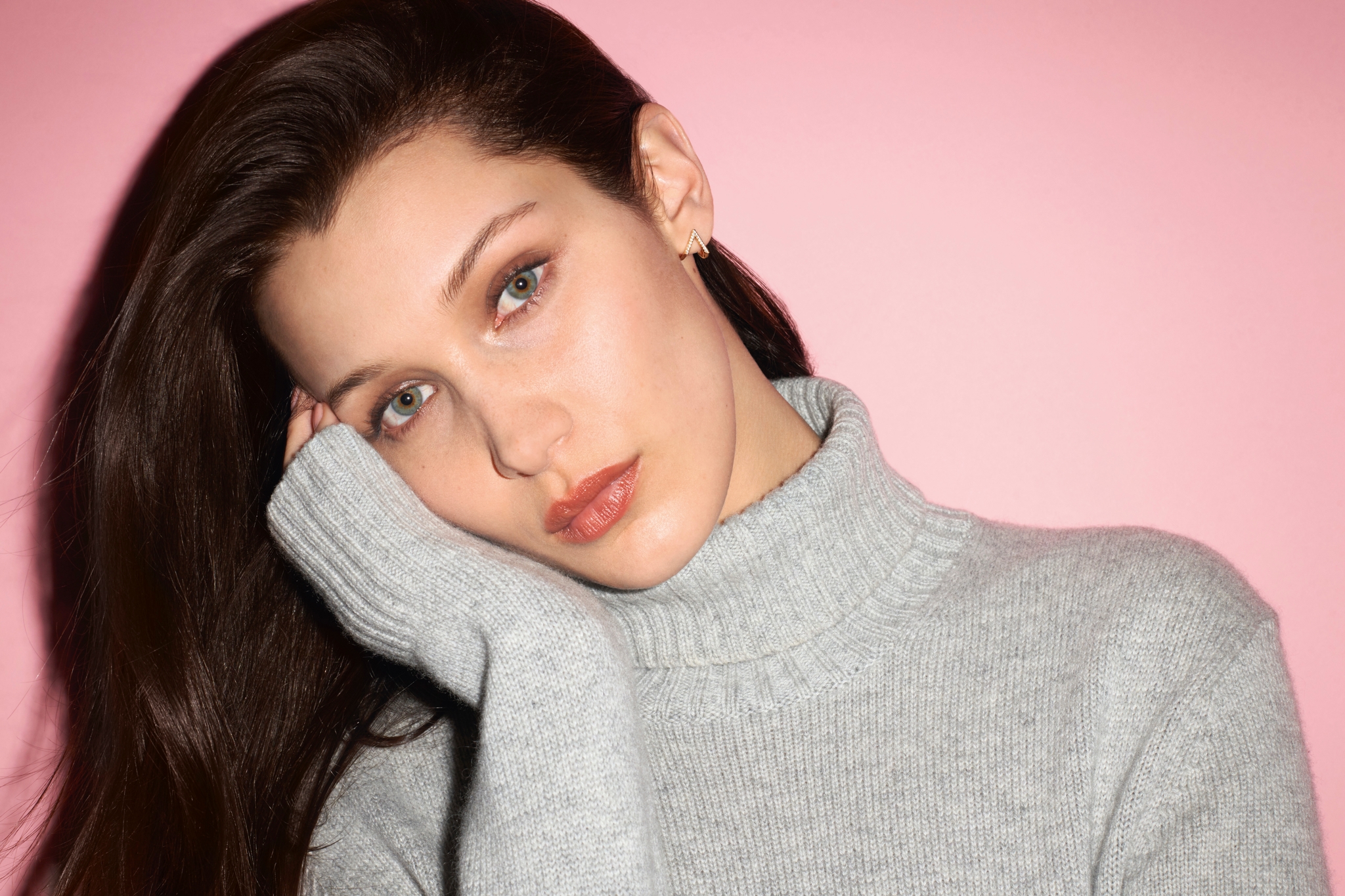 Bella Hadid Model Women Brunette Blue Eyes Sweater Looking At Viewer Simple Background 2048x1365