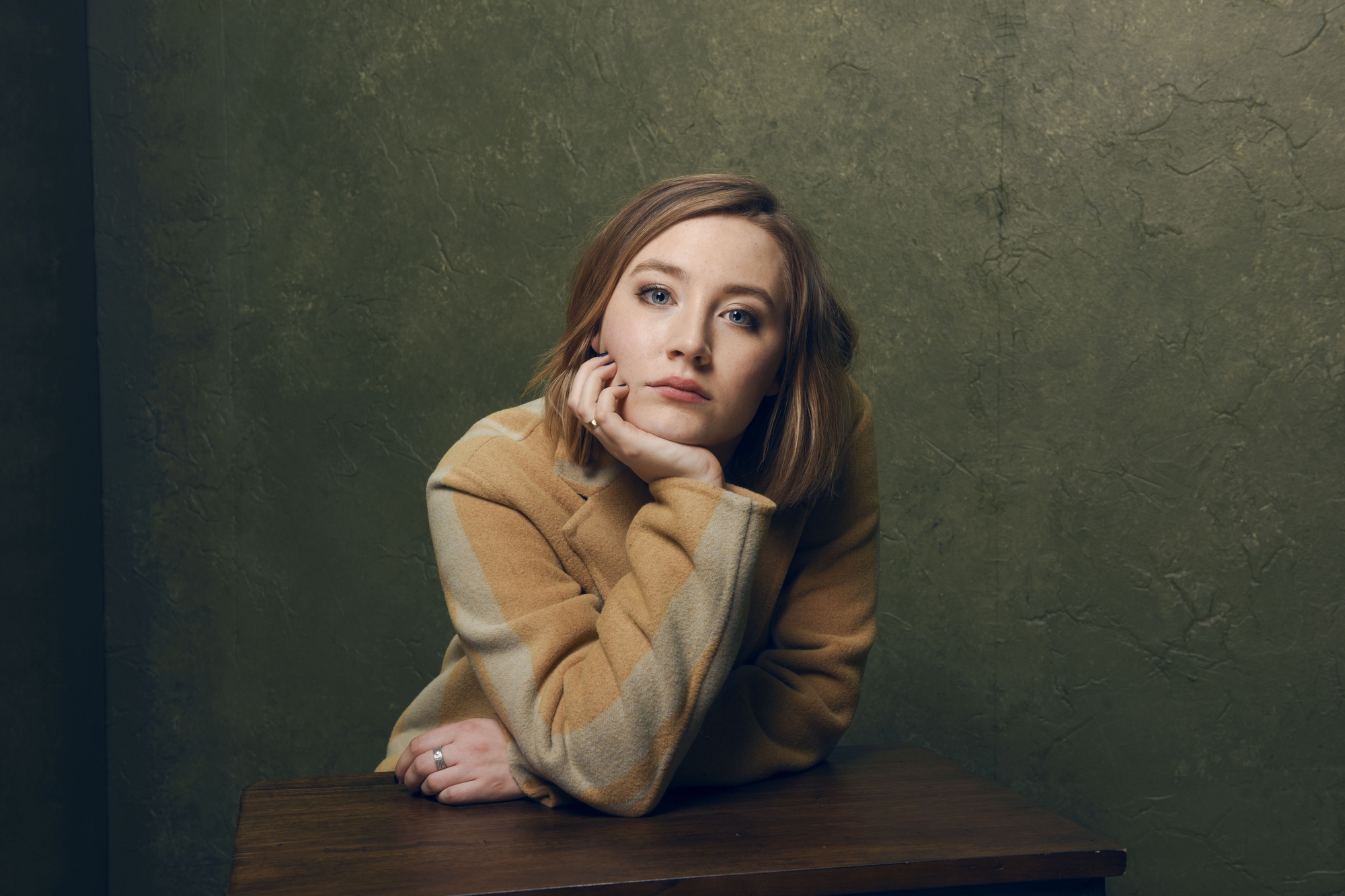 Saoirse Ronan Women Blue Eyes Irish Women Resting Head 2000x1333