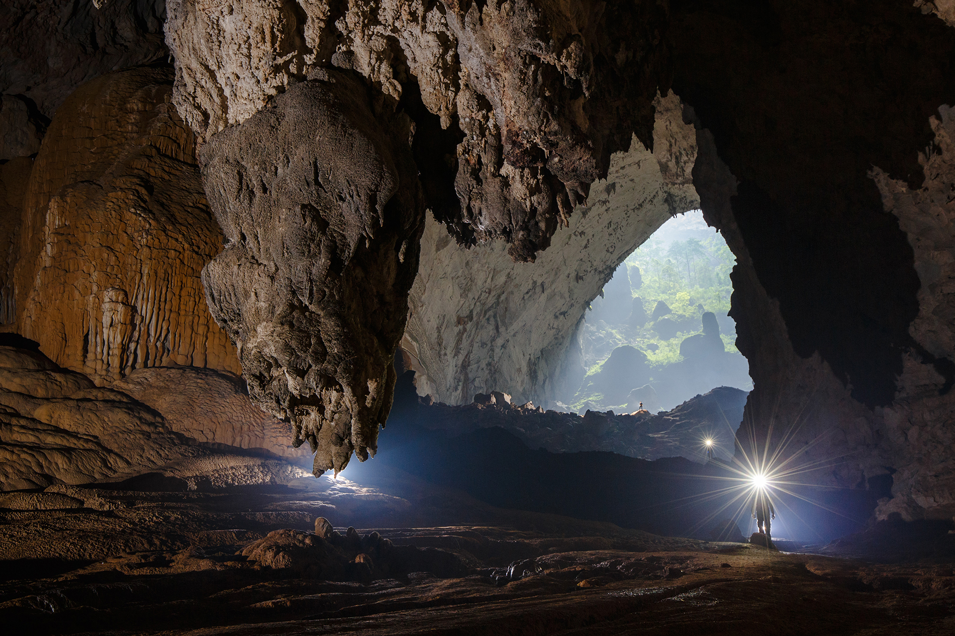 Vietnam Nature Landscape Cave Flashlight Hang Son Doong Asia 1920x1280