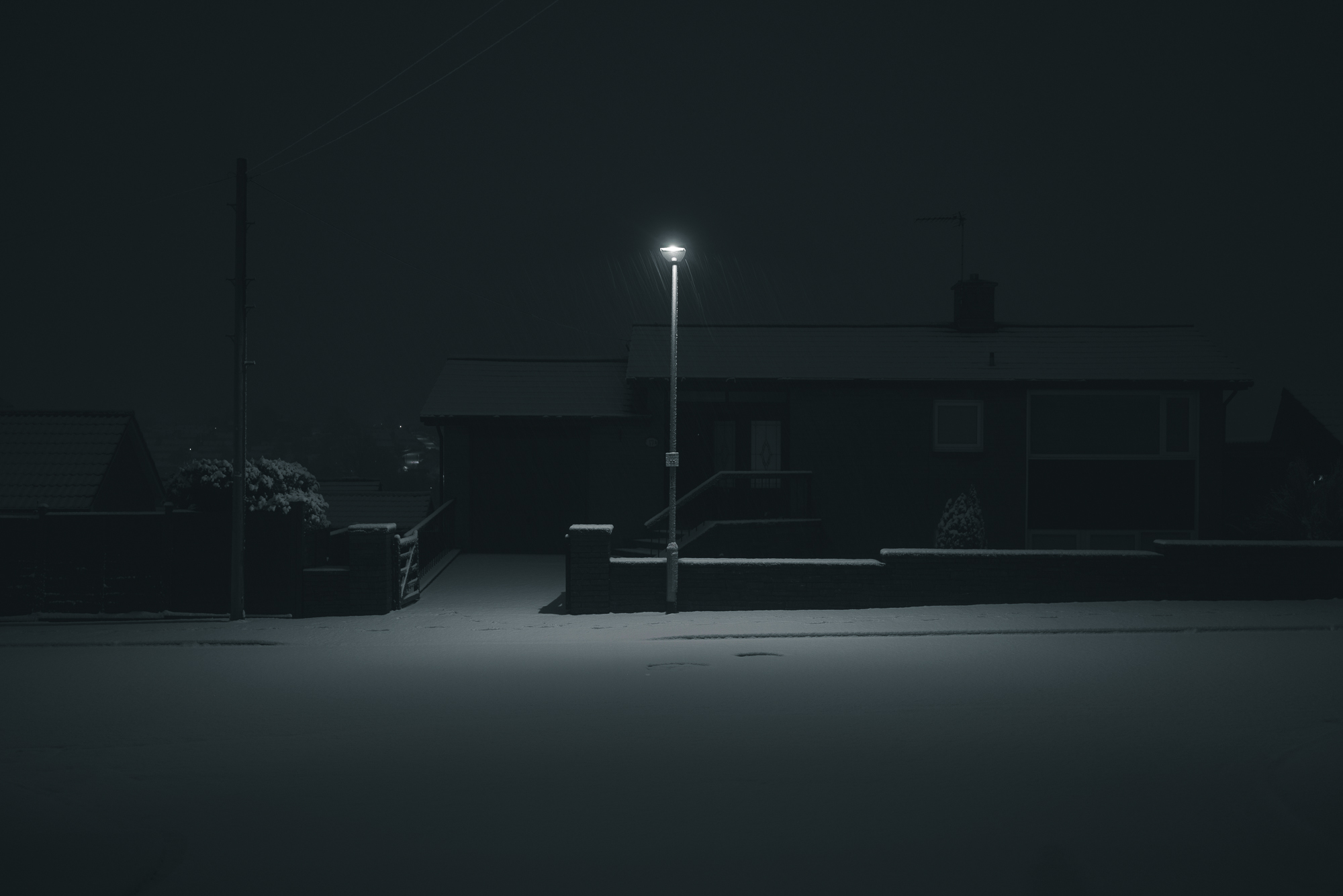Night Street Light Dark Background Suburb Urban City Lights Monochrome Snow 2000x1334