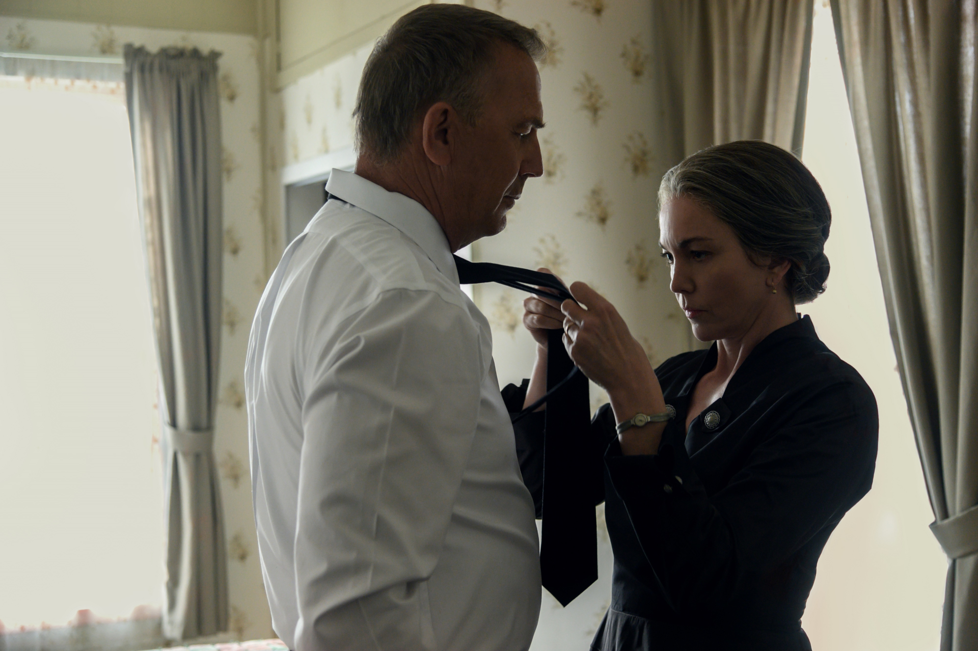 Diane Lane Kevin Costner 1920x1278