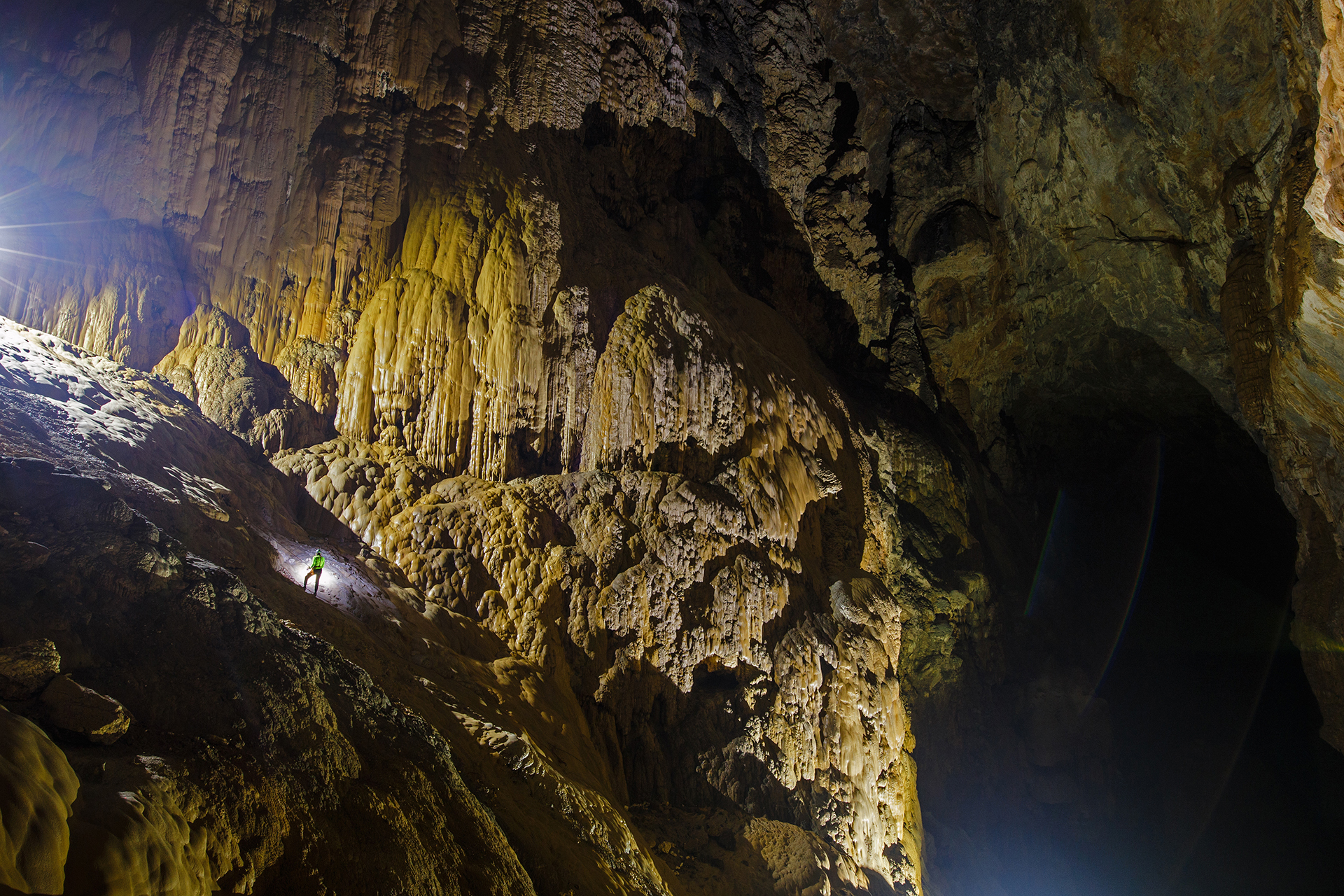 Asia Vietnam Cave Flashlight Hang Son Doong Nature Landscape 1920x1280