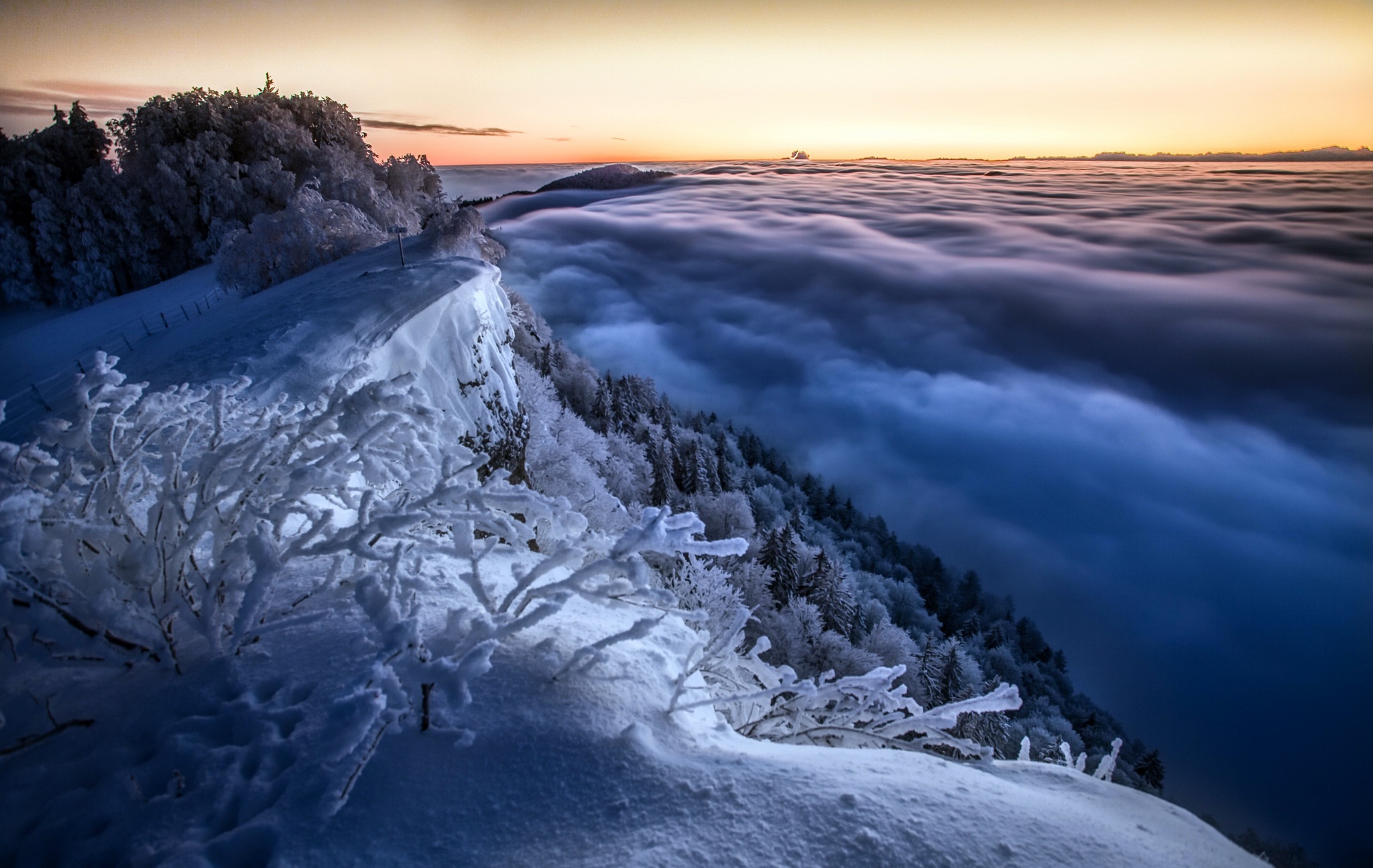 Horizon Morning Mountain Sky Winter 2048x1295