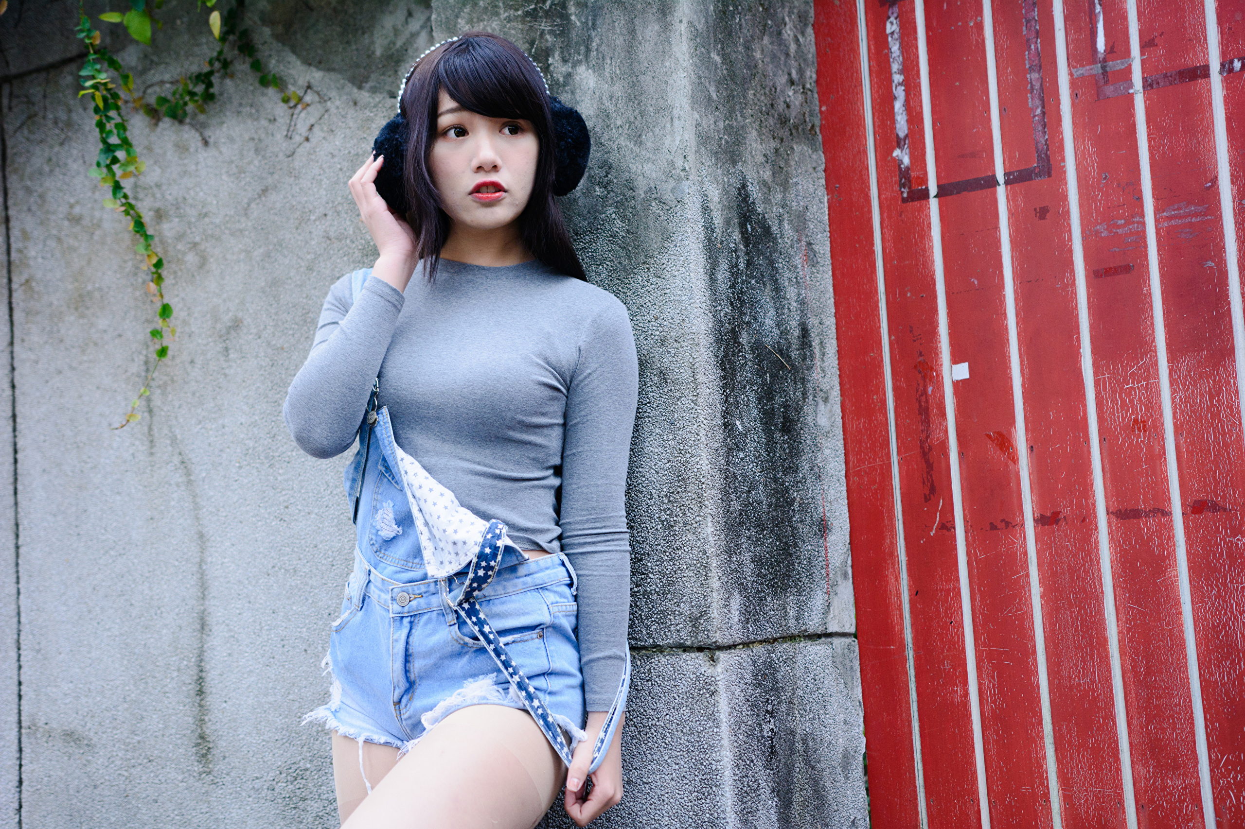 Asian Model Women Long Hair Brunette Ear Muffs Jeans Dresses Long Sleeves Leaning Wall Door Ivy Vick 2560x1706