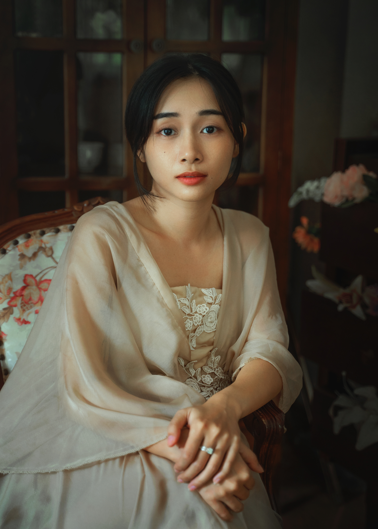 Hoang Nguyen Women Dark Hair Makeup Looking At Viewer Indoors Asian 1463x2048