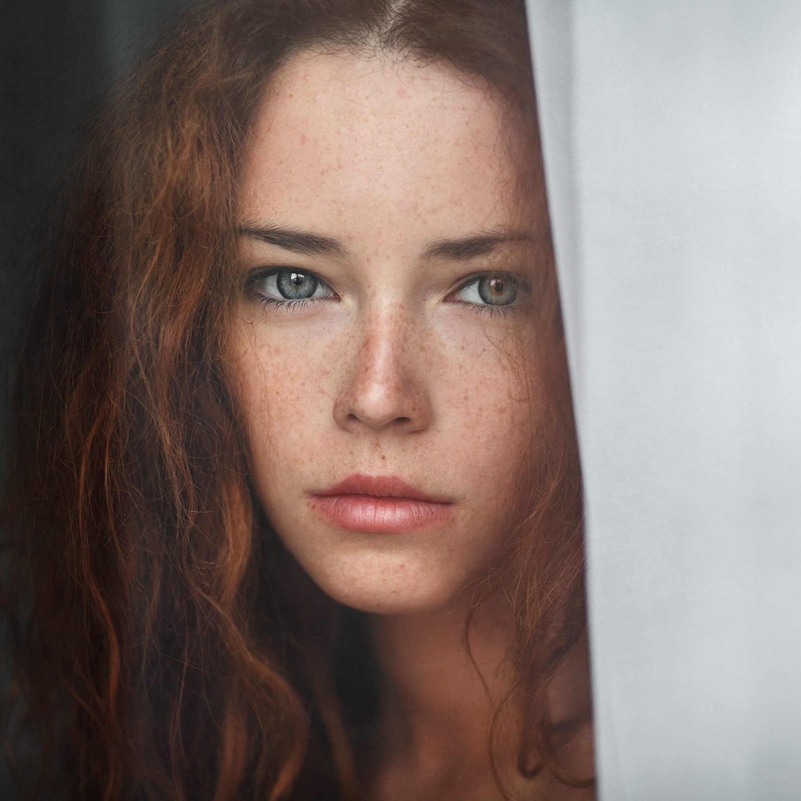 Ivan Ustinov Women Redhead Wavy Hair Blue Eyes Freckles Makeup Eyeliner Portrait White Model Face An 1600x1600