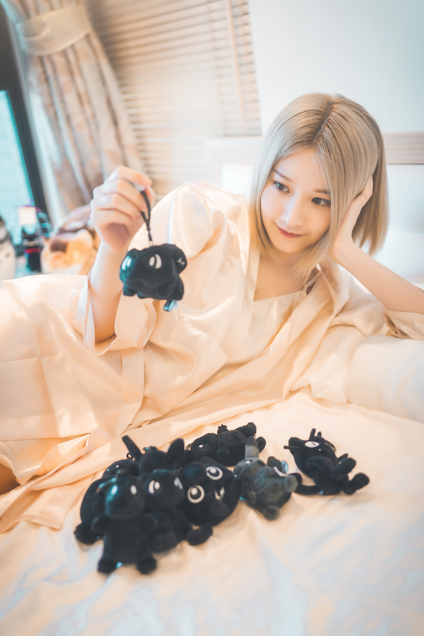 Asian Model Women Indoors Indoors Plush Toy Toys Dyed Hair Blonde Lying On Side Looking Away Shoulde 1365x2048