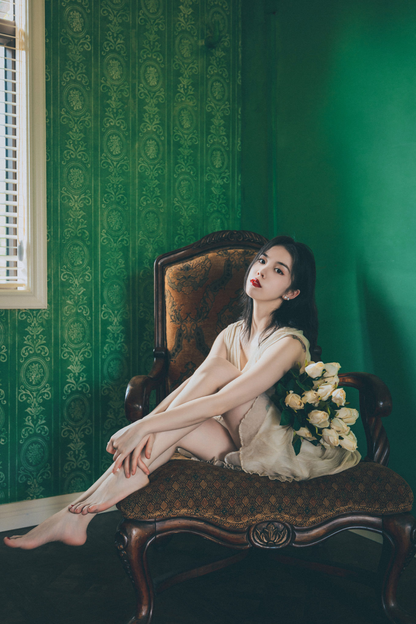 Qin Xiaoqiang Women Asian Dark Hair Lipstick Flowers Chair Barefoot Legs 1366x2048