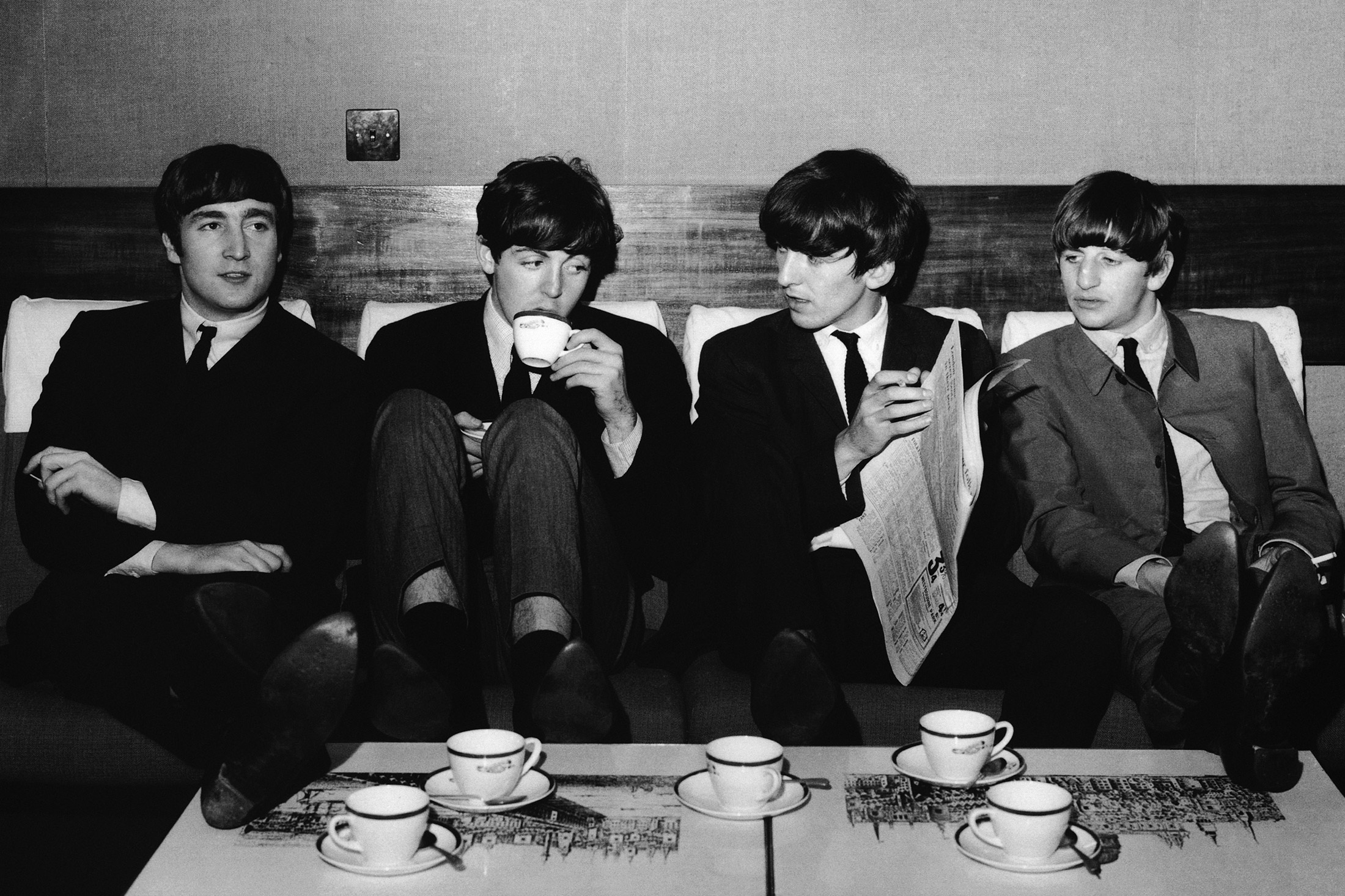 John Lennon The Beatles Paul McCartney George Harrison Ringo Starr 2200x1467