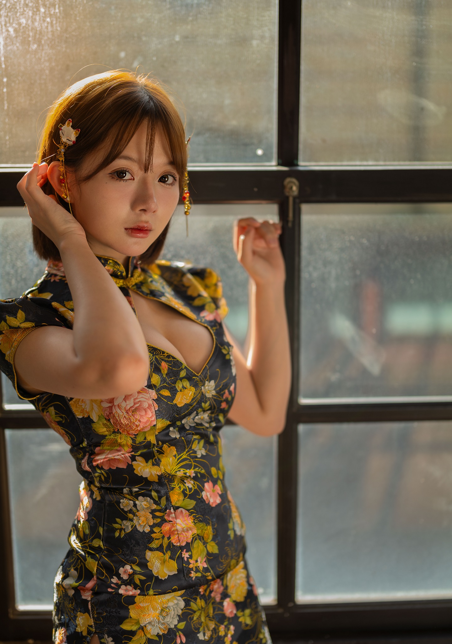 Chou Hsuan Yung Women Asian Hair Accessories Makeup Window Short Hair Cheongsam Chinese Dress Portra 1440x2053