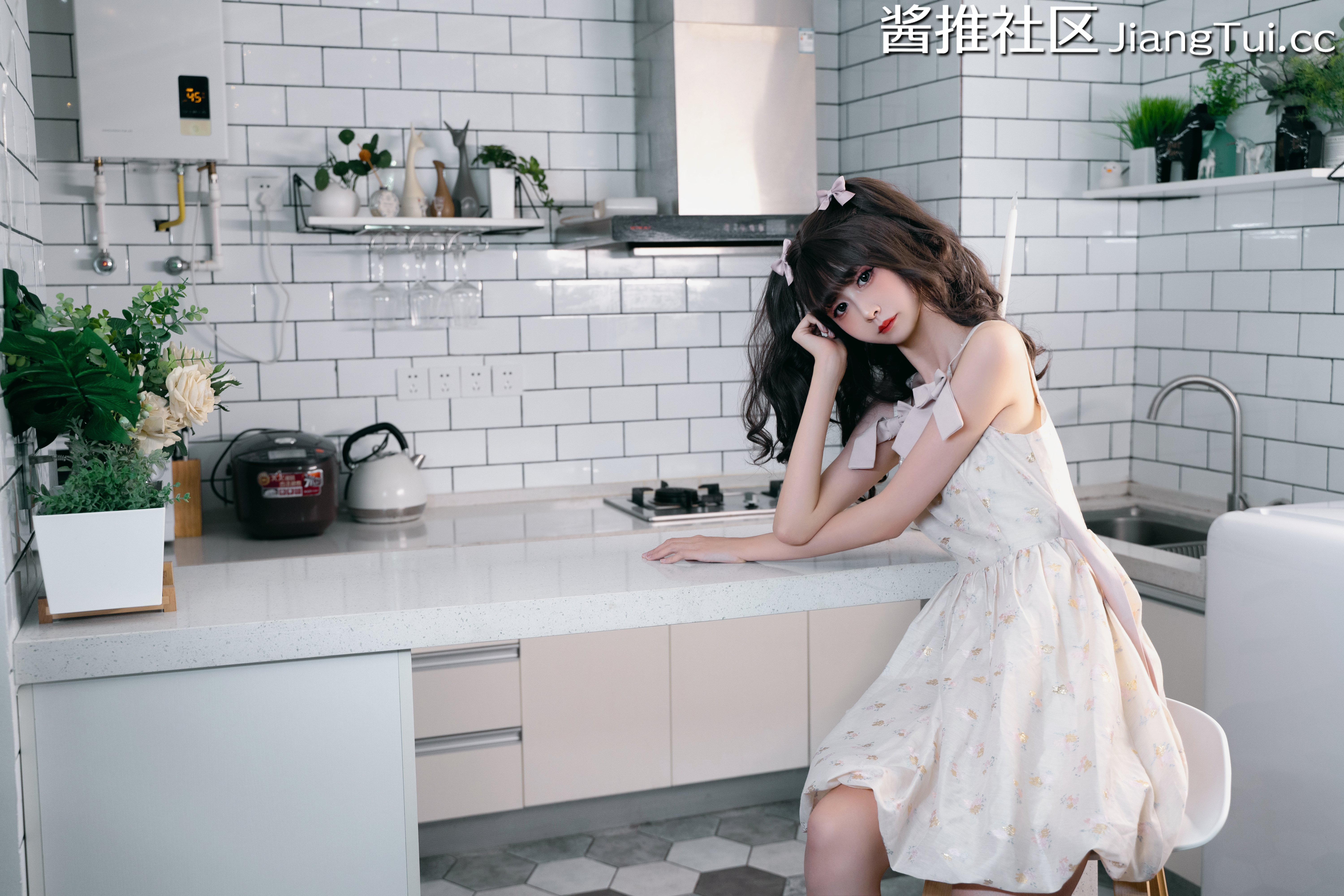 Asian Women Dress Kitchen 6000x4000