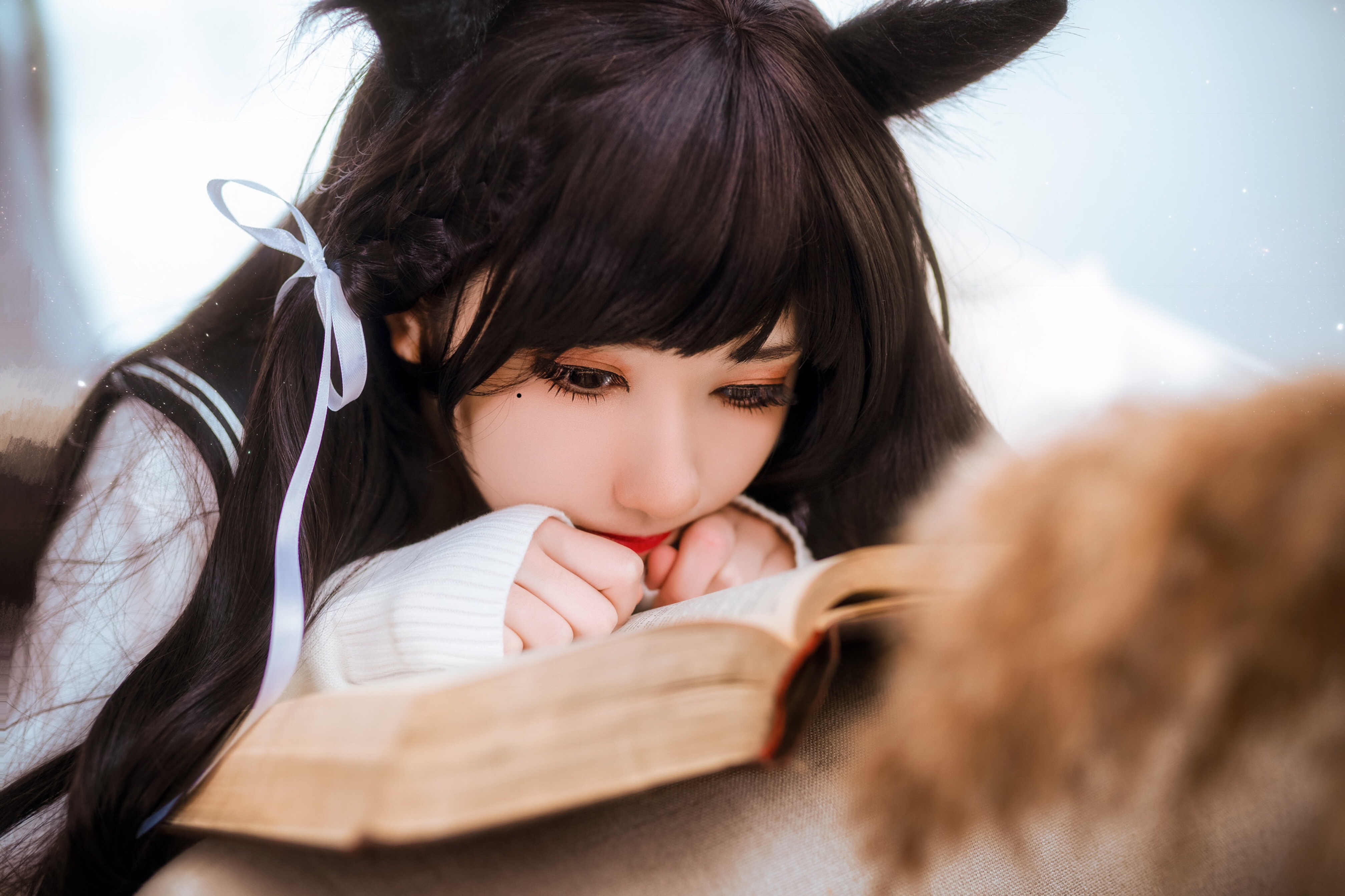 Reading Asian Women Couch Cosplay 4032x2687