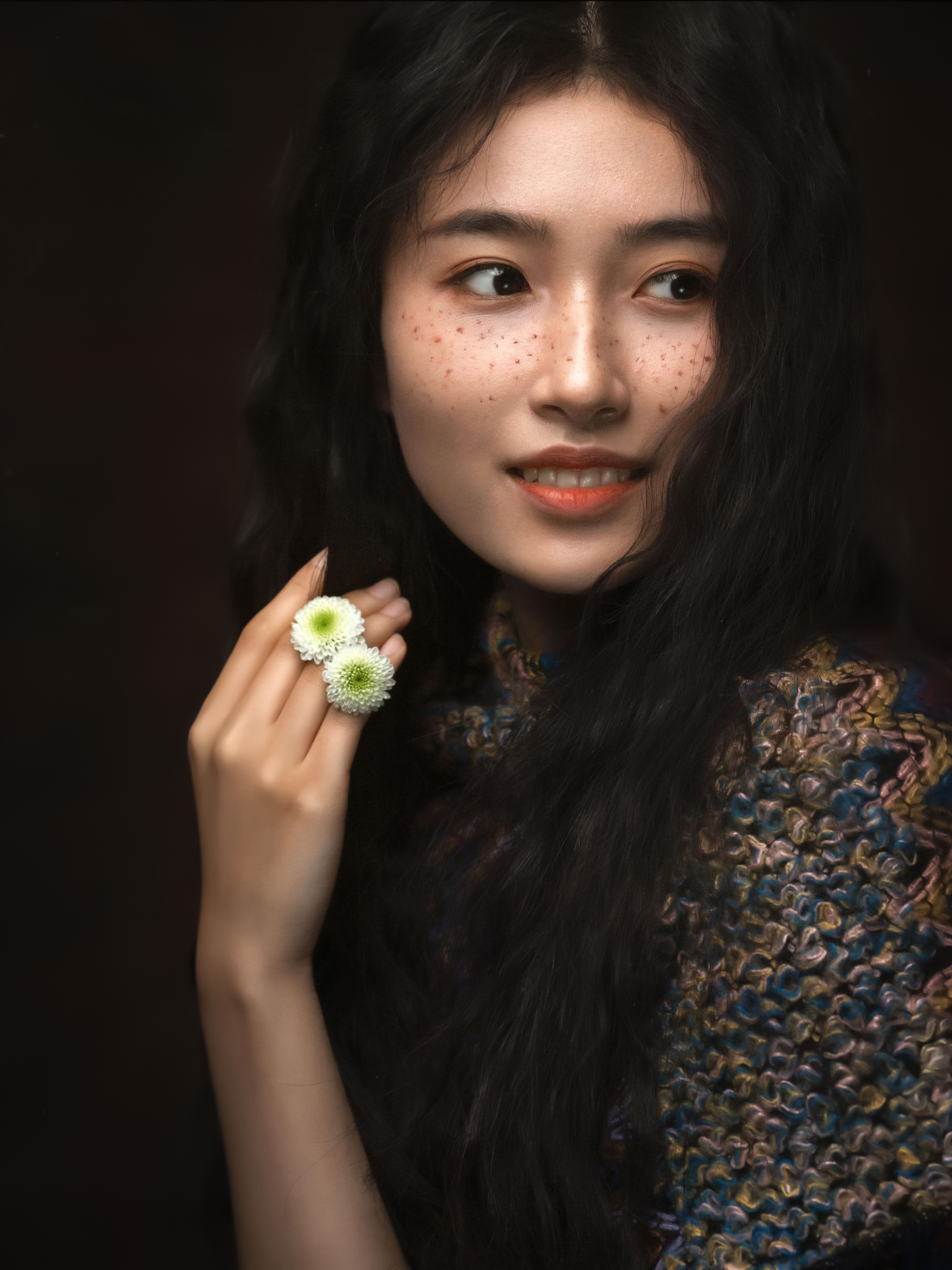 Lee Hu Women Asian Dark Hair Freckles Looking Away Smiling Flowers Simple Background Dark Eyes Portr 1536x2048